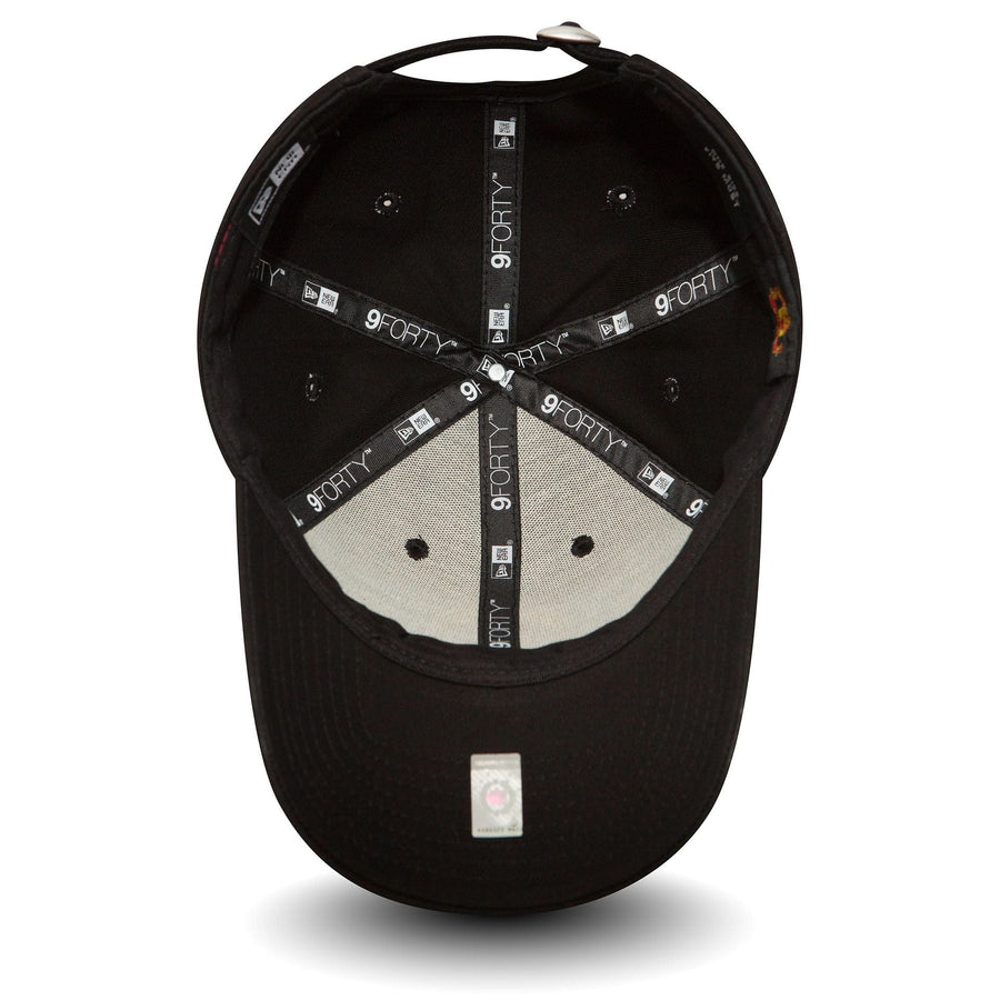 This is a Manchester United Essential Black 9FORTY Cap 5