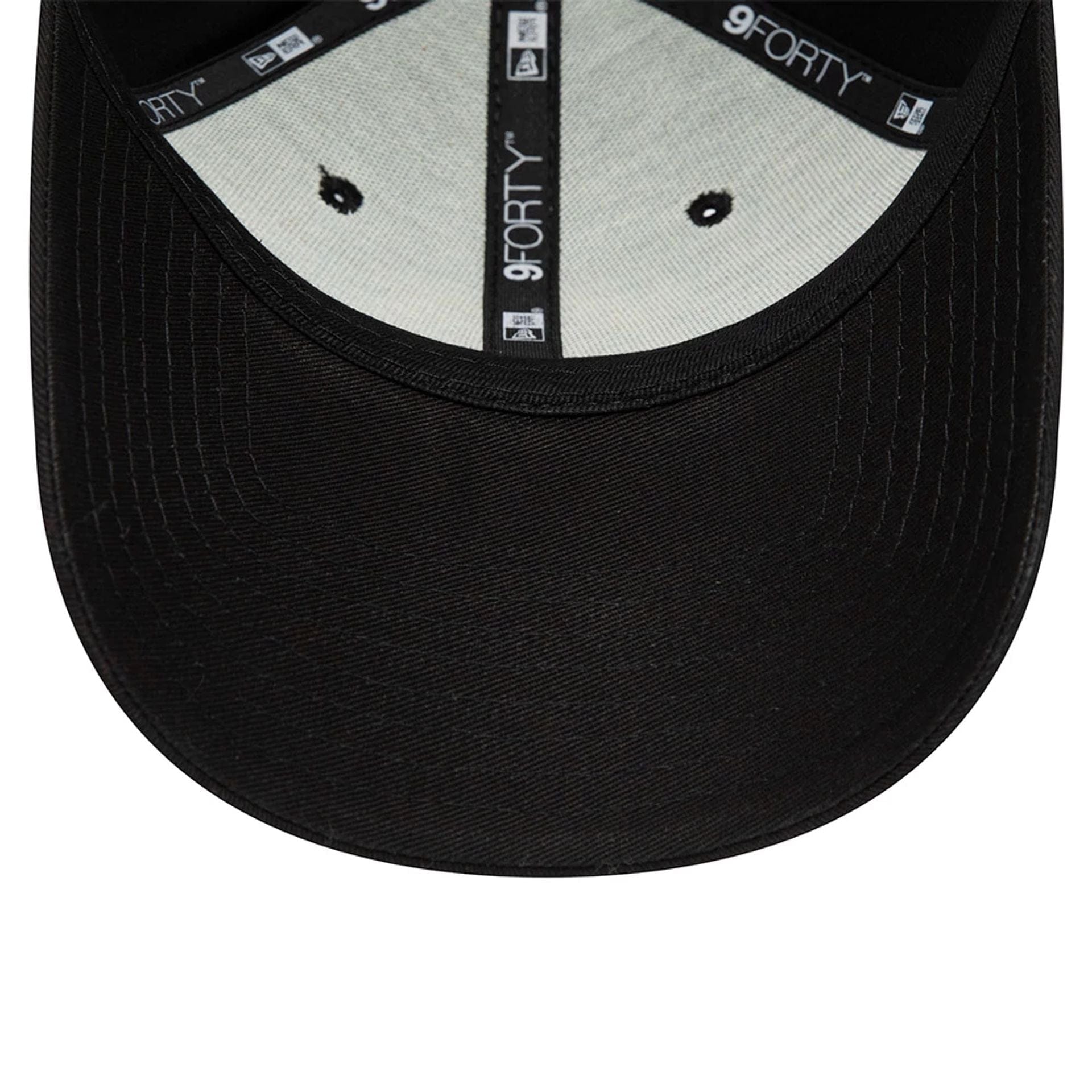 This is a Manchester United FC Youth Core Black 9FORTY Adjustable Cap 5