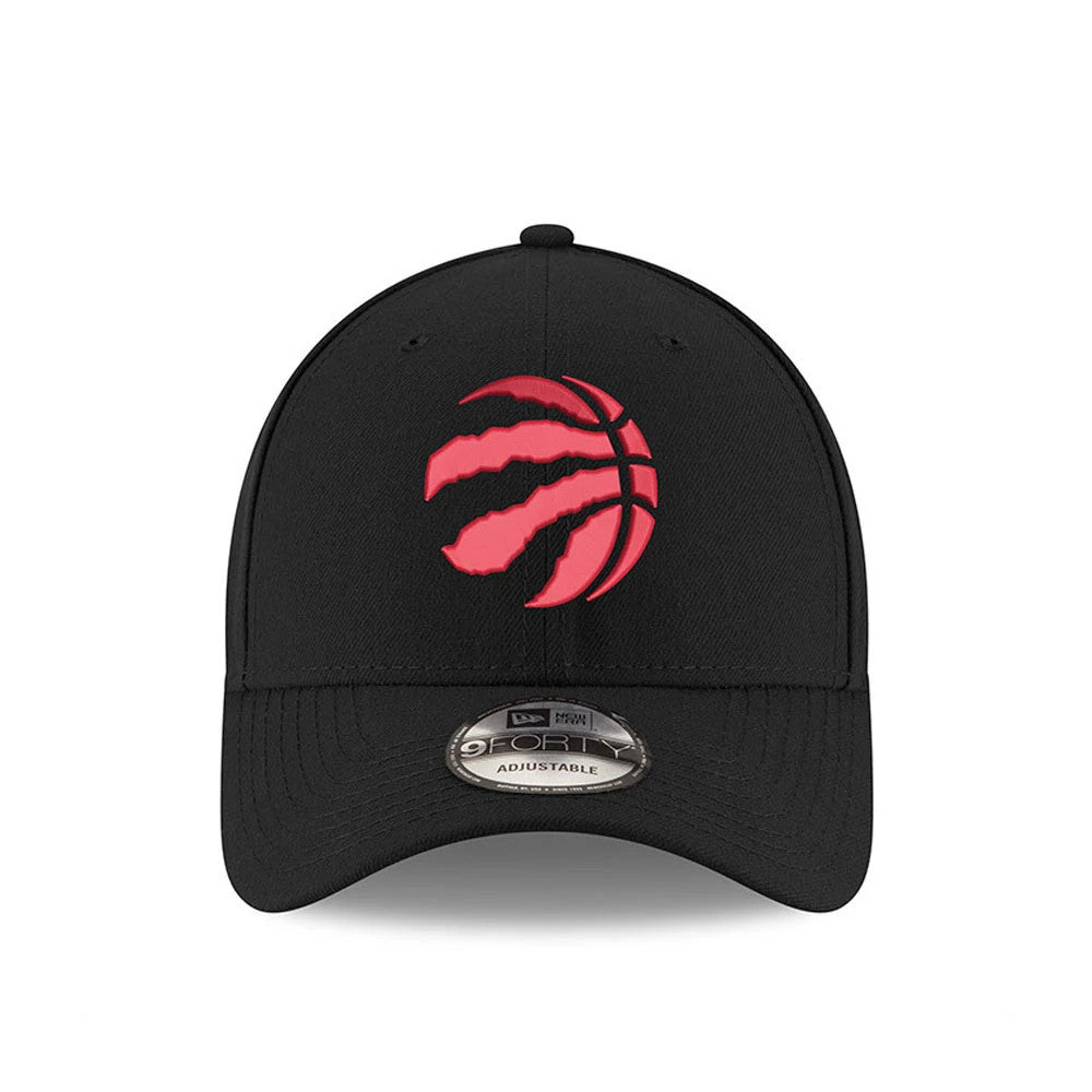 Toronto Raptors League Black New Era 9FORTY Cap, front view showing a raised red embroidered basketball claw logo on the structured black crown and a 9FORTY size sticker on the curved visor.