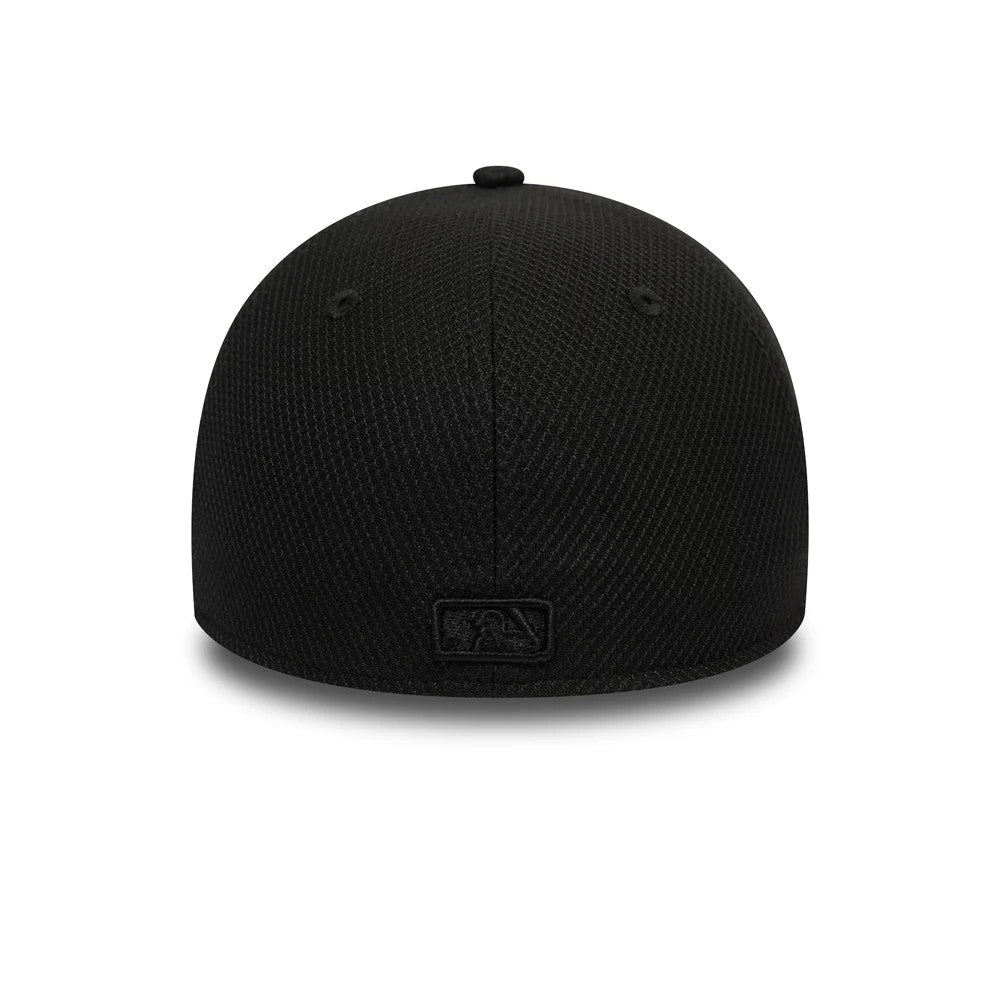 This is a New York Yankees Diamond Era Black 39THIRTY Cap 3