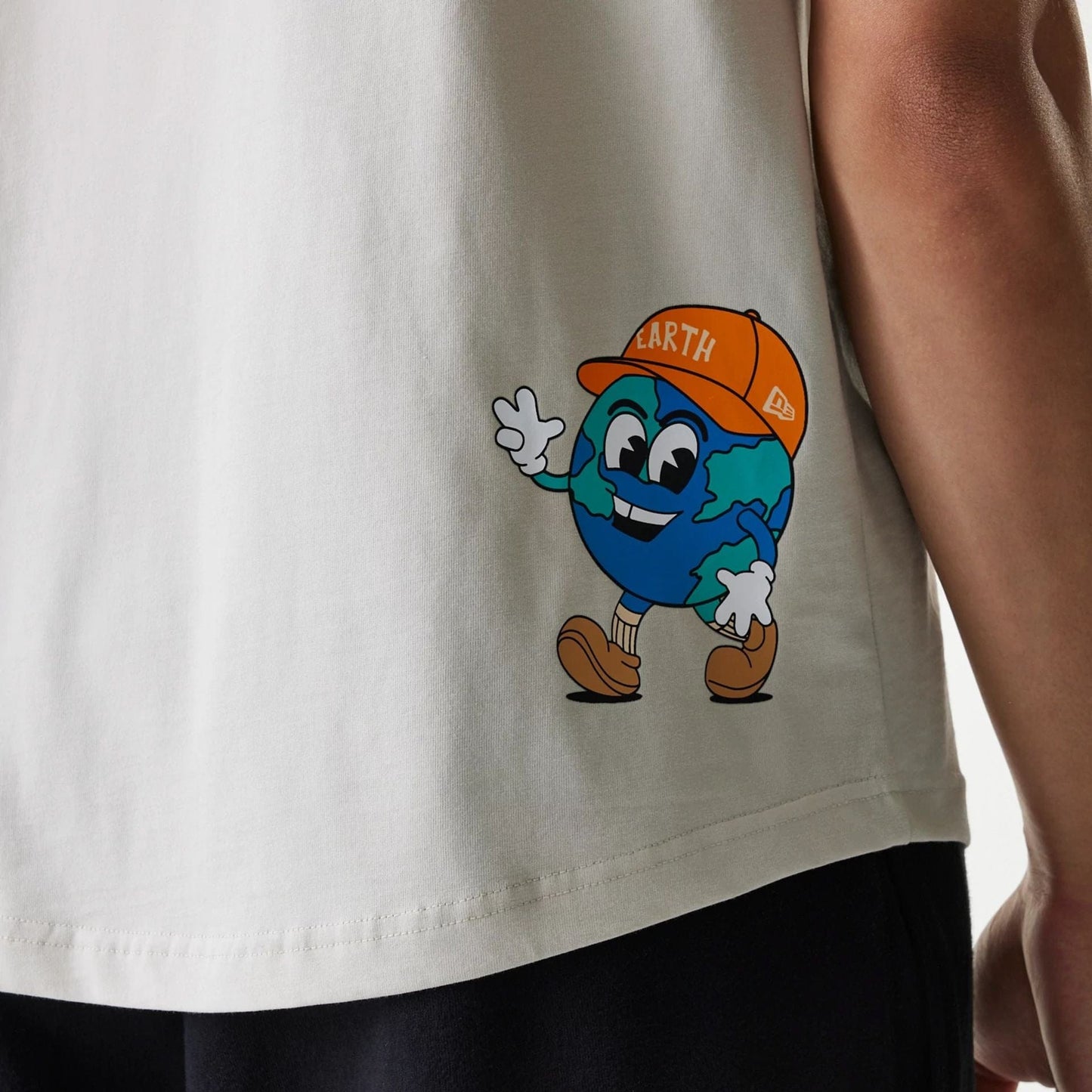 The Male model is wearing New Era Outdoor Earth Day Stone Side Pocket T-Shirt 4