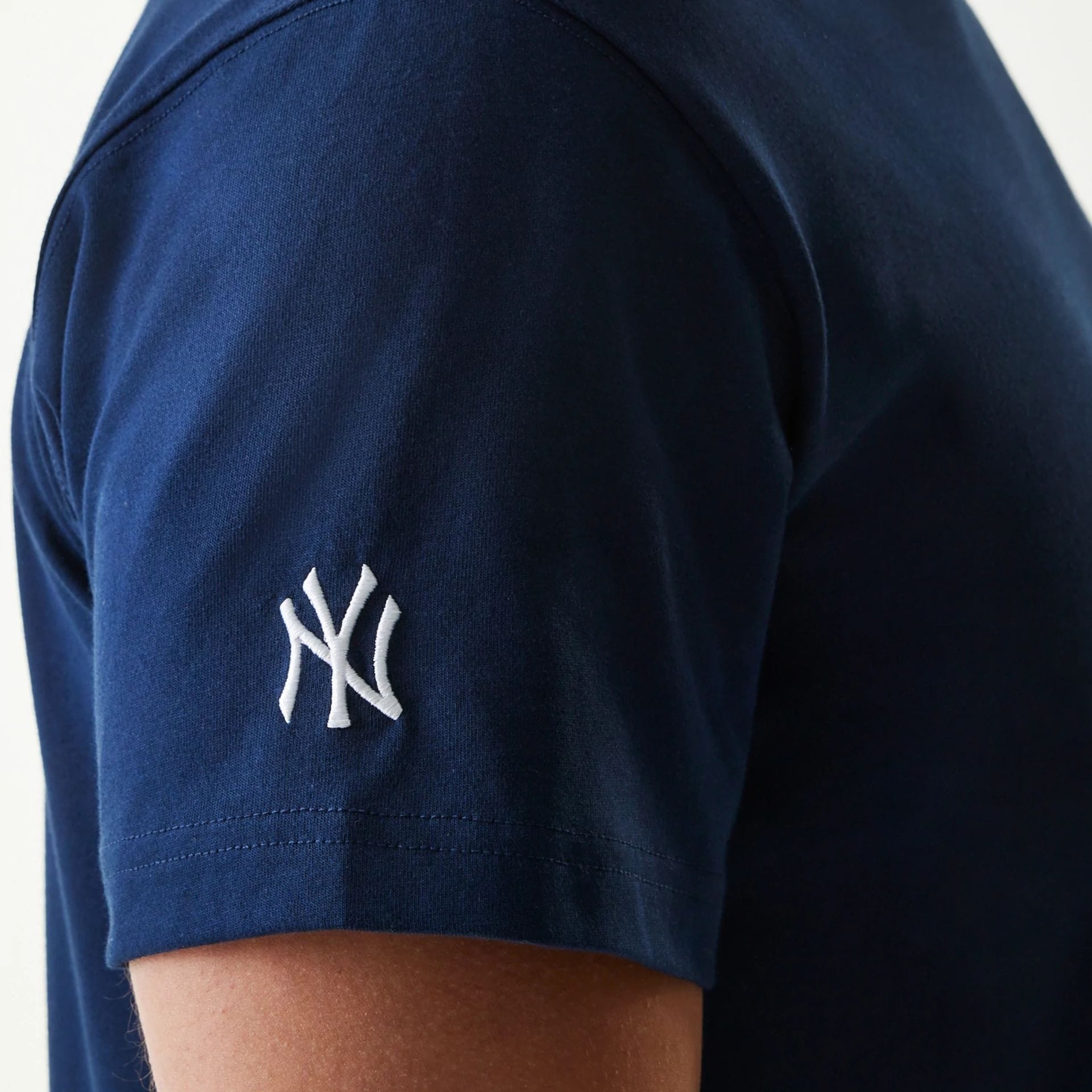 The Male model is wearing New York Yankees MLB 59FIFTY Pack Cloud Blue T-Shirt 5