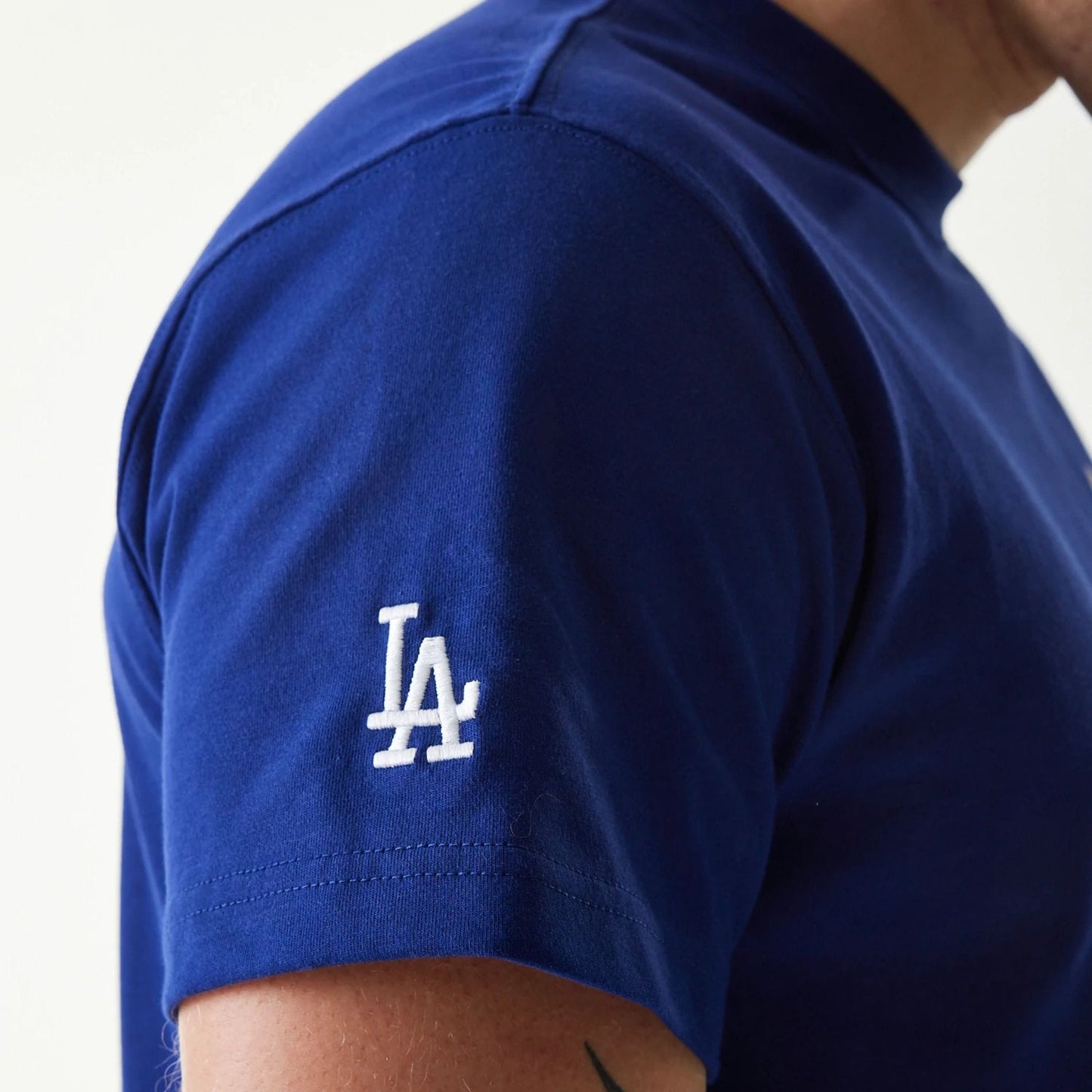 The Male model is wearing LA Dodgers MLB 59FIFTY Pack Cloud Dark Blue T-Shirt 5