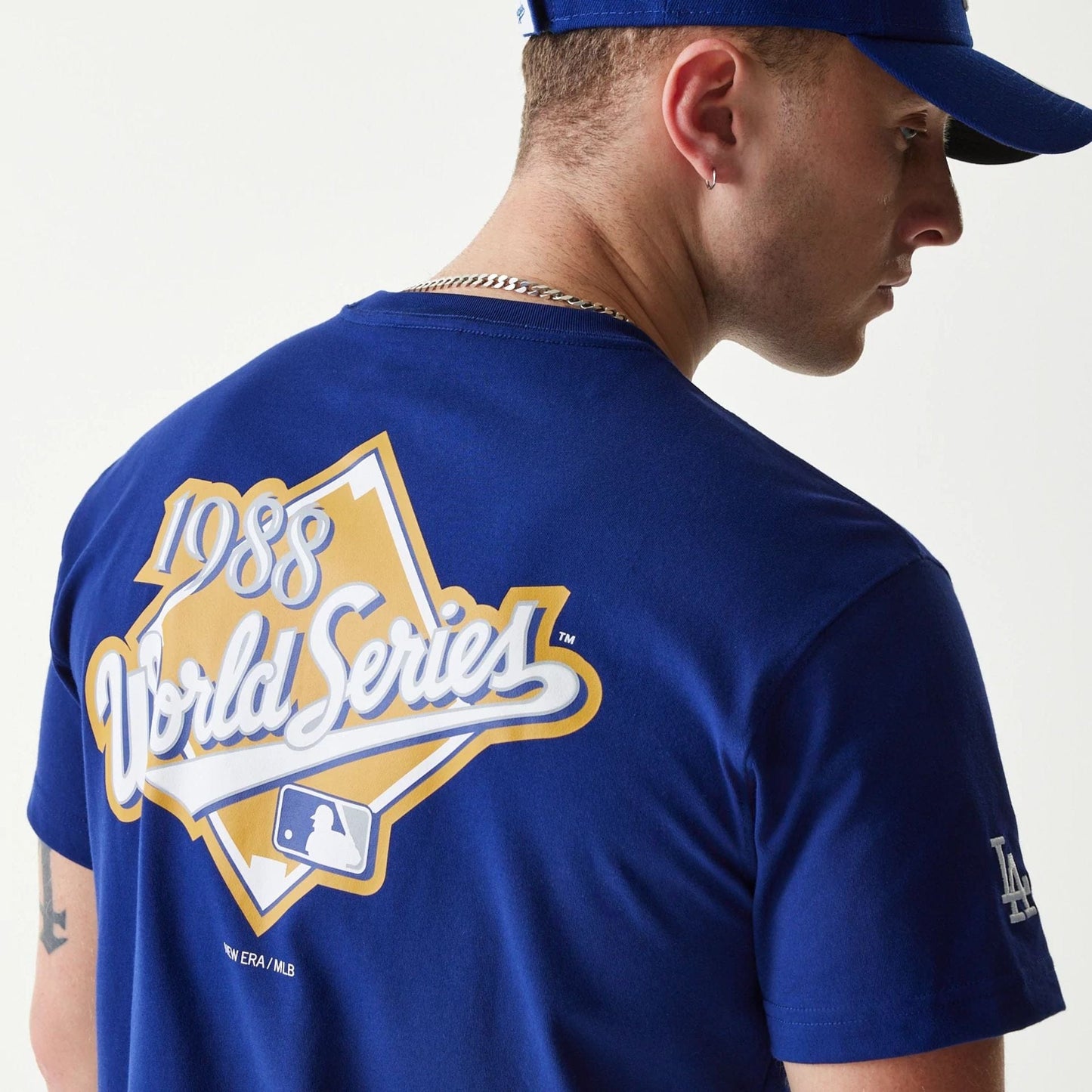 The Male model is wearing LA Dodgers MLB 59FIFTY Pack Cloud Dark Blue T-Shirt 3