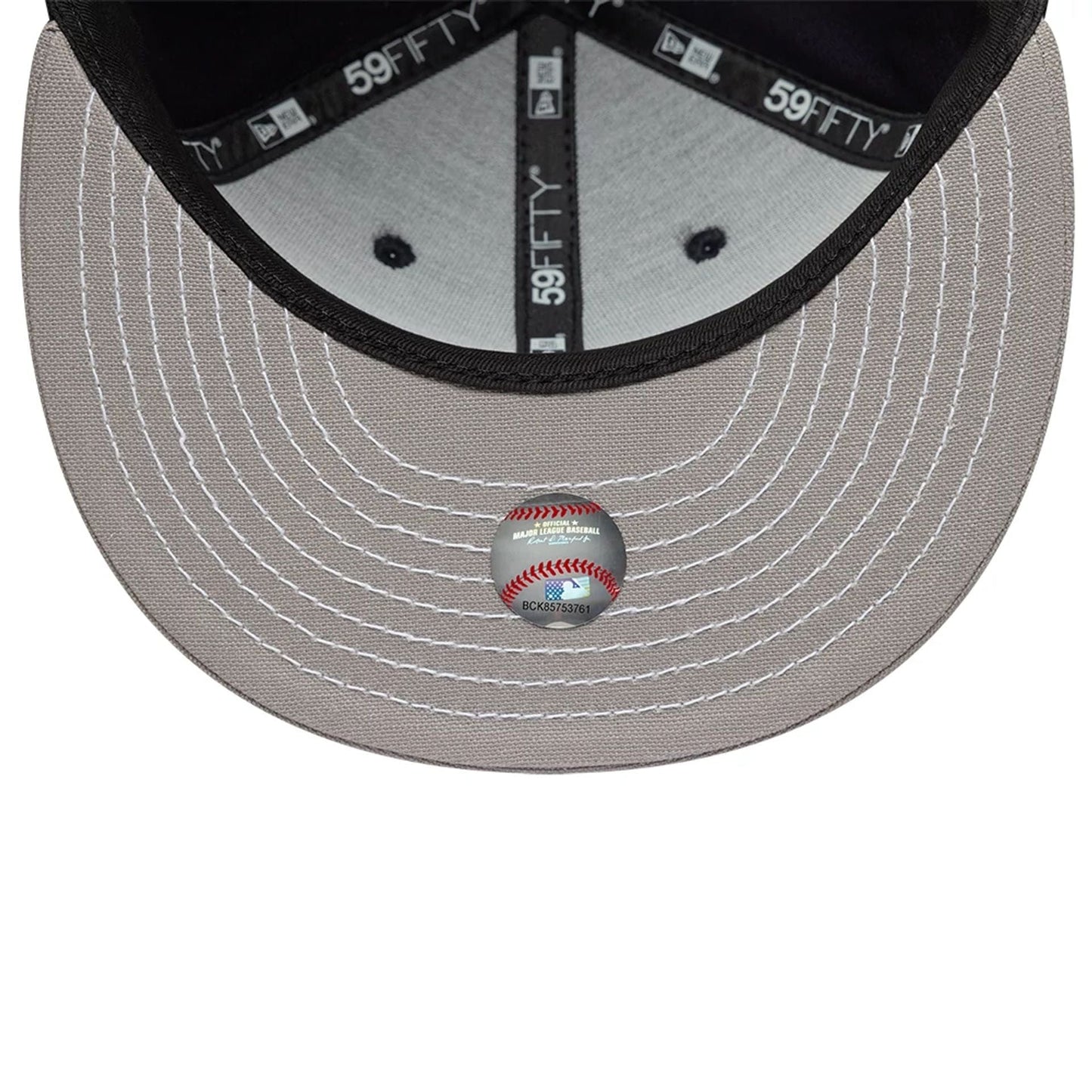 This is a New York Yankees MLB Duck Series Navy 59FIFTY Fitted Cap 2