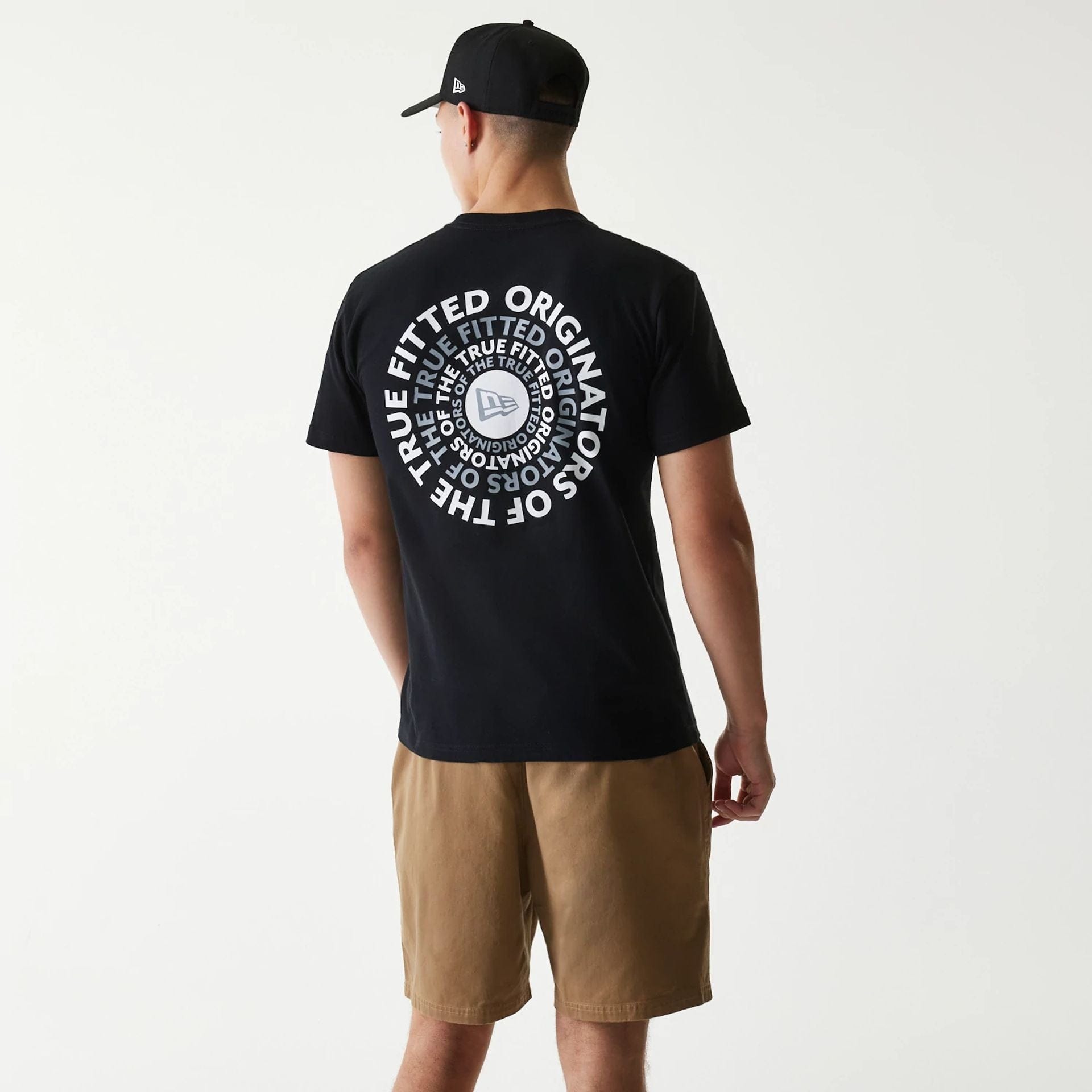 The Male model is wearing New Era Japan Circle Black T-Shirt 2