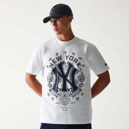 The Male model is wearing New York Yankees New Era Paisley White Oversized T-Shirt 1