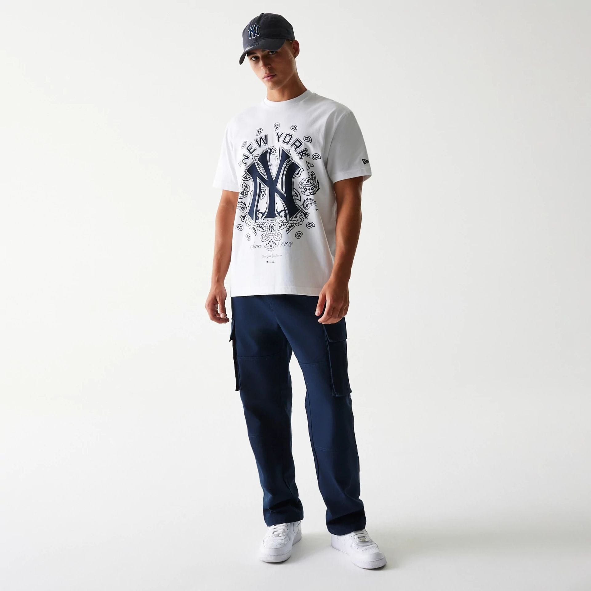 The Male model is wearing New York Yankees New Era Paisley White Oversized T-Shirt 7