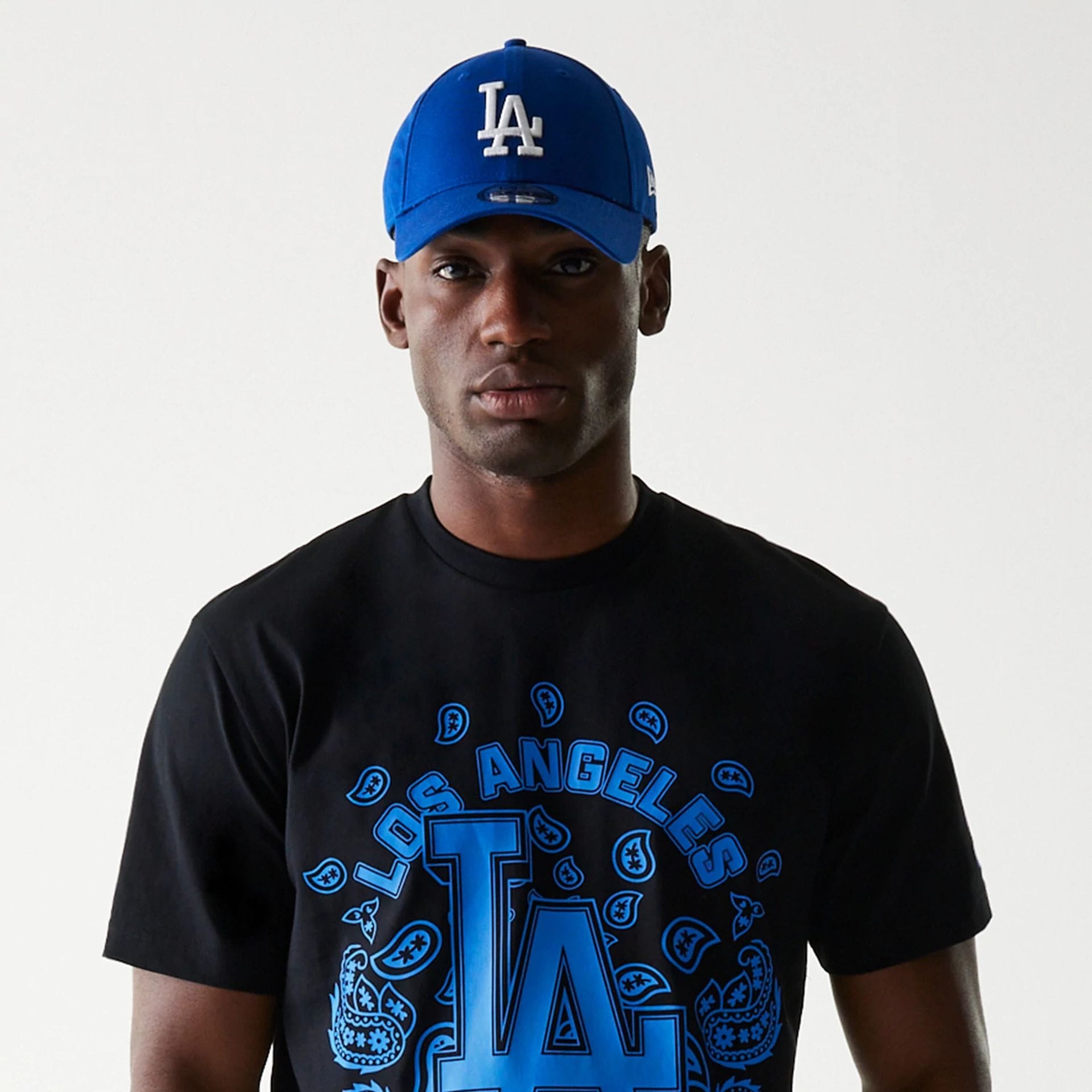 The Male model is wearing LA Dodgers MLB  Paisley Black Oversized T-Shirt 3