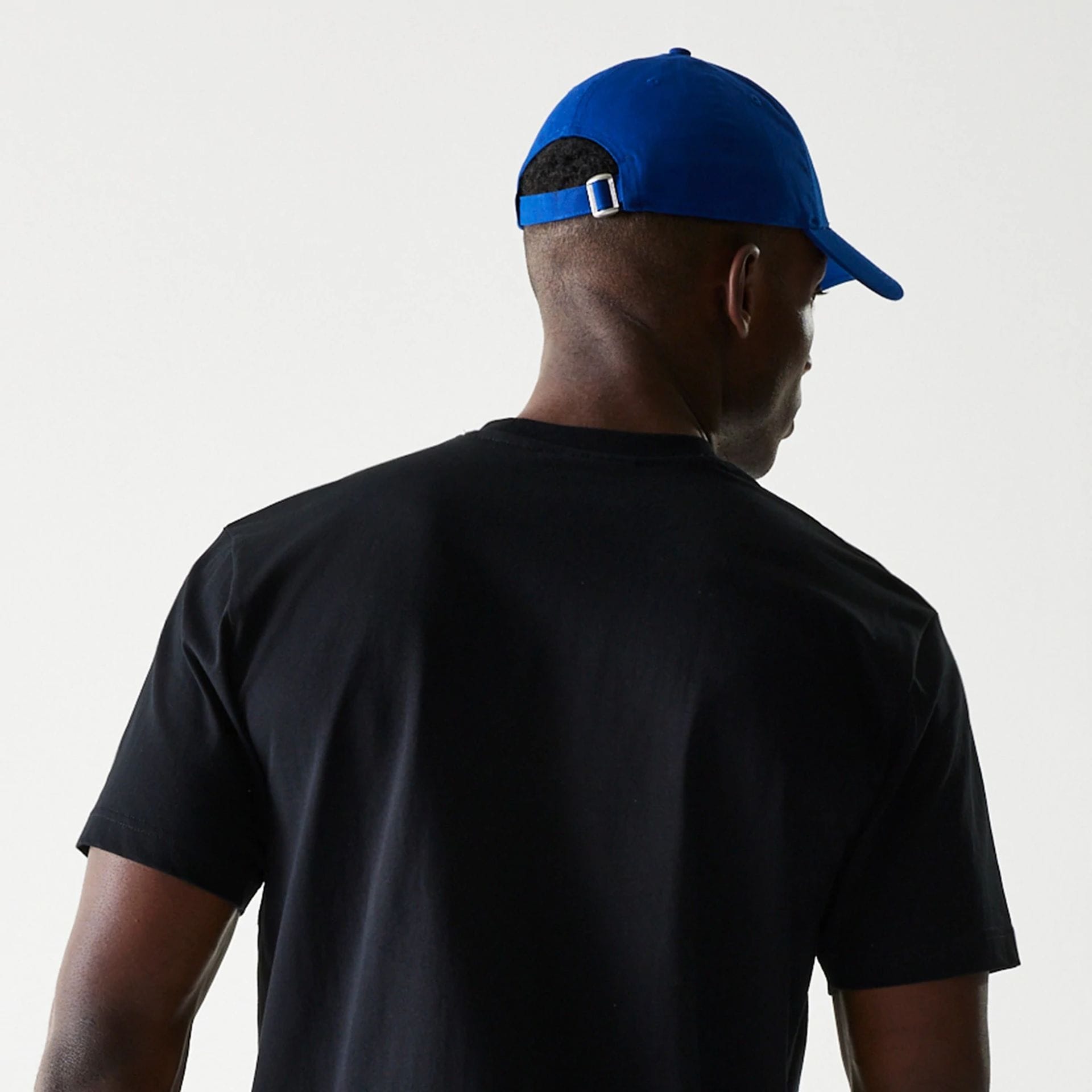 The Male model is wearing LA Dodgers MLB  Paisley Black Oversized T-Shirt 5