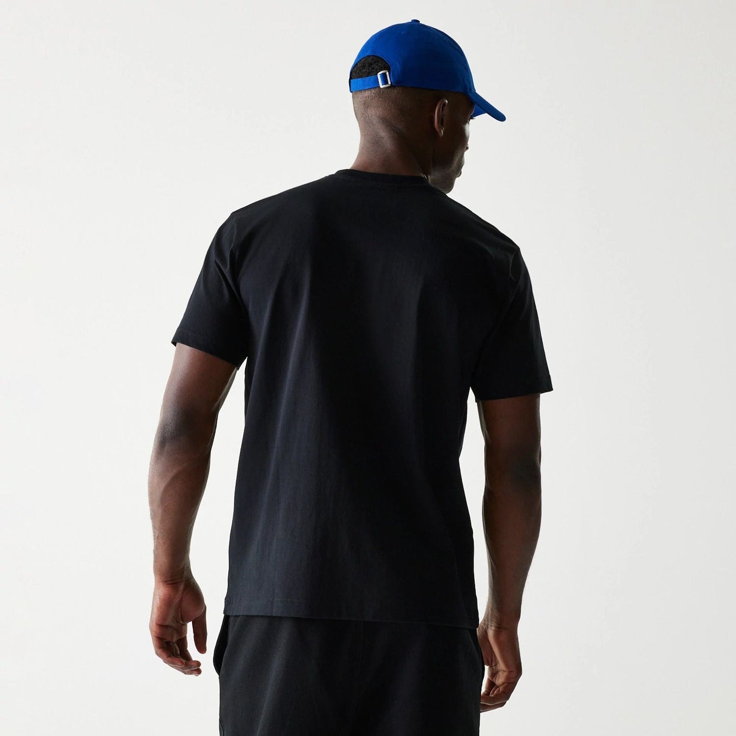 The Male model is wearing LA Dodgers MLB  Paisley Black Oversized T-Shirt 2
