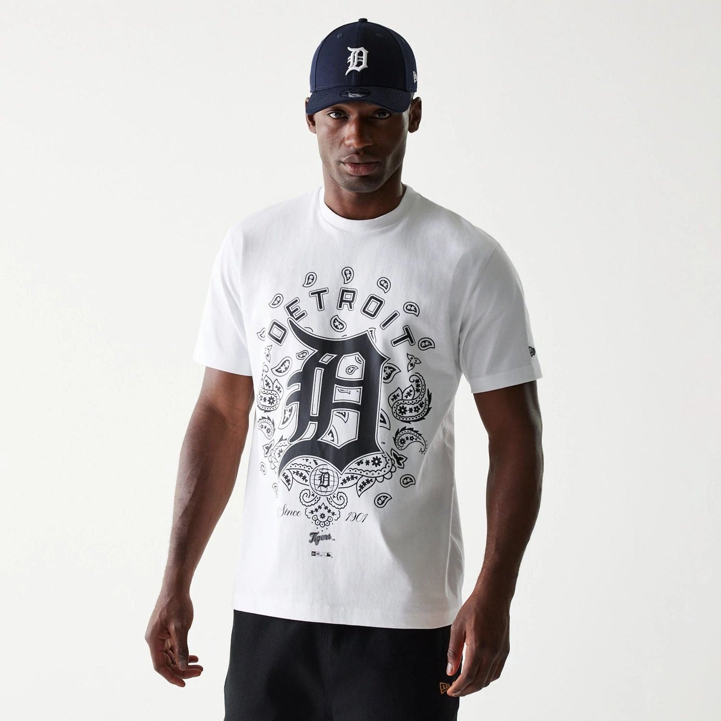 The Male model is wearing Detroit Tigers MLB Paisley White Oversized T-Shirt 1