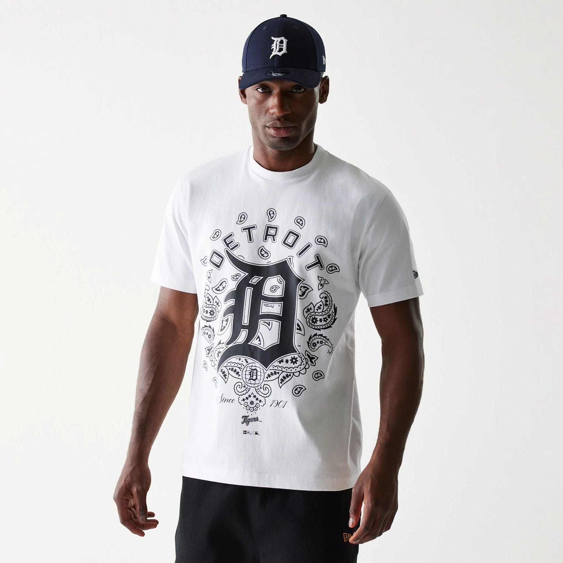 The Male model is wearing Detroit Tigers MLB Paisley White Oversized T-Shirt 1