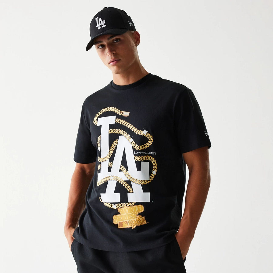 The Male model is wearing LA Dodgers MLB Chain Black Oversized T-Shirt 1