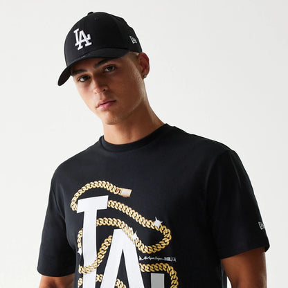 The Male model is wearing LA Dodgers MLB Chain Black Oversized T-Shirt 4
