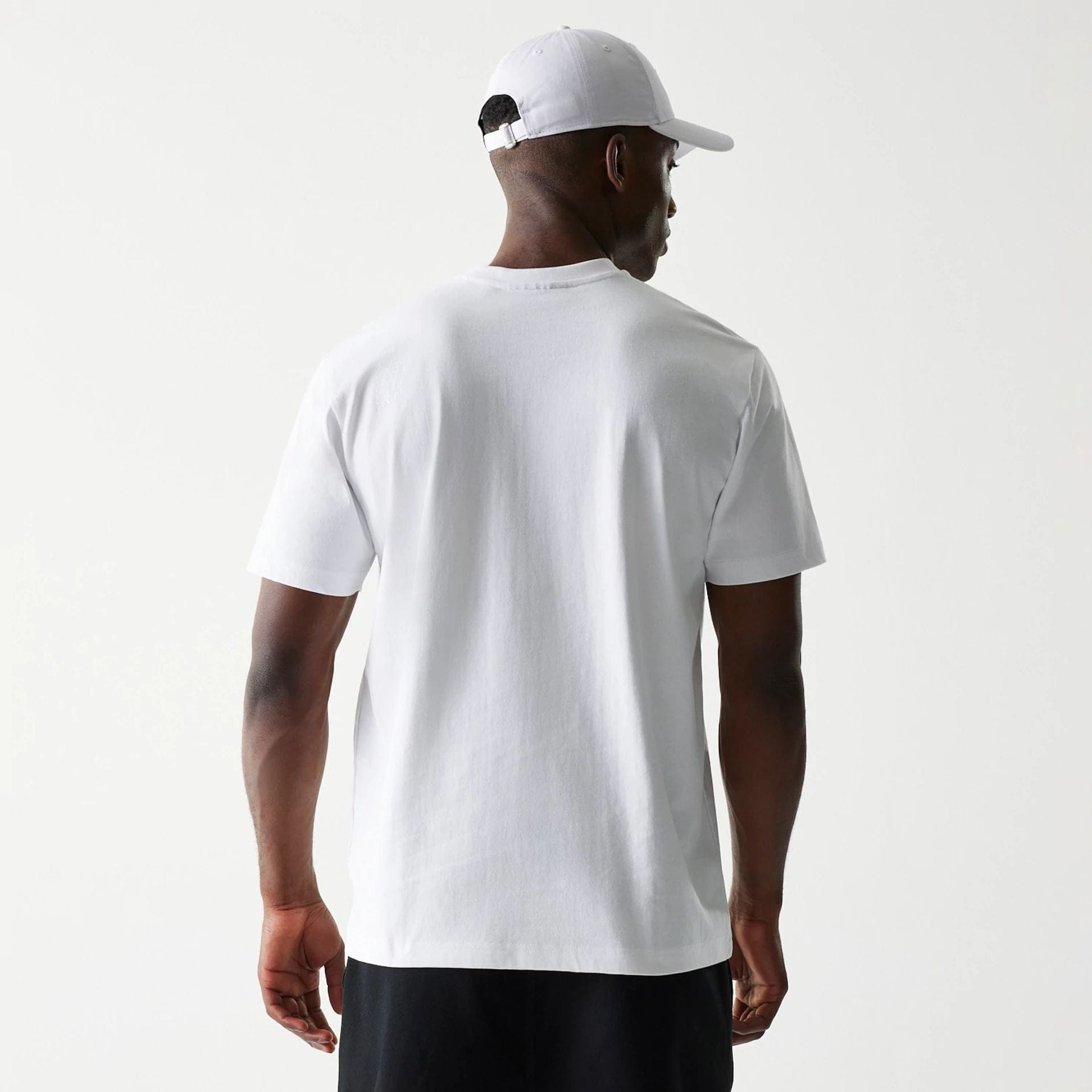 The Male model is wearing New York Yankees MLB Paint White Oversized T-Shirt 2