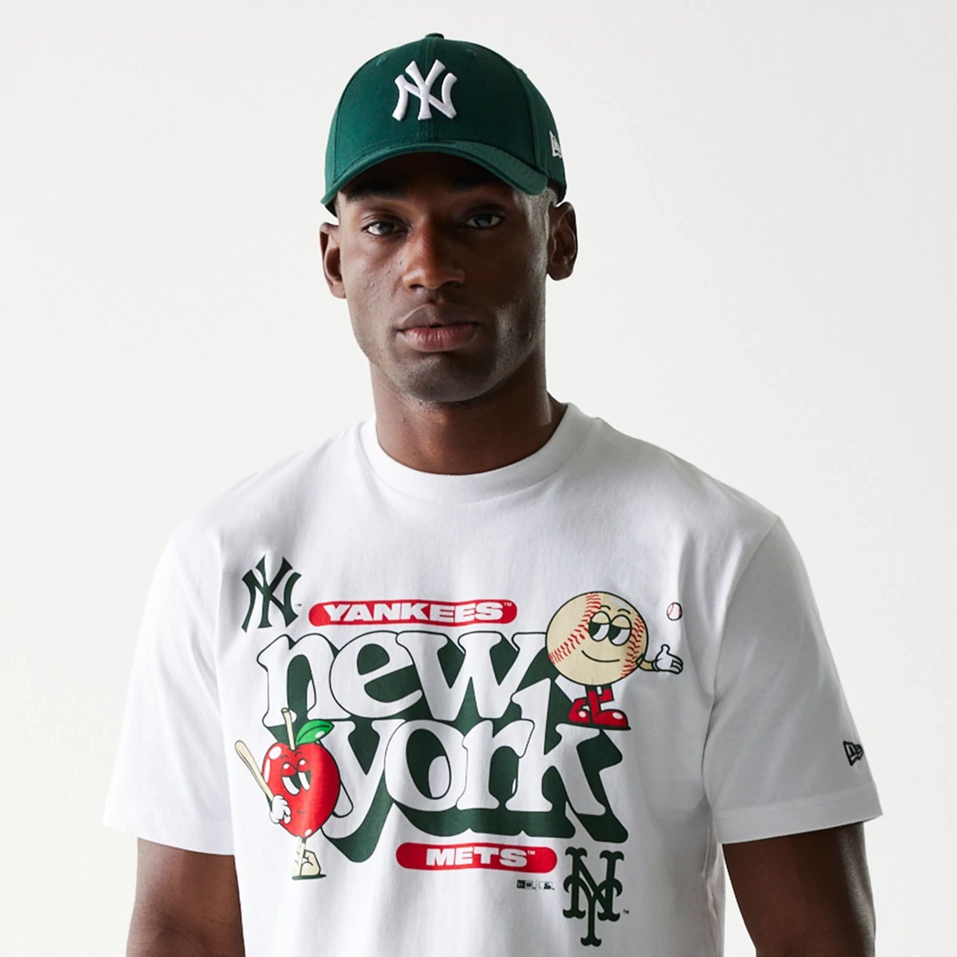 The Male model is wearing New York MLB Souvenir White Oversized T-Shirt 5