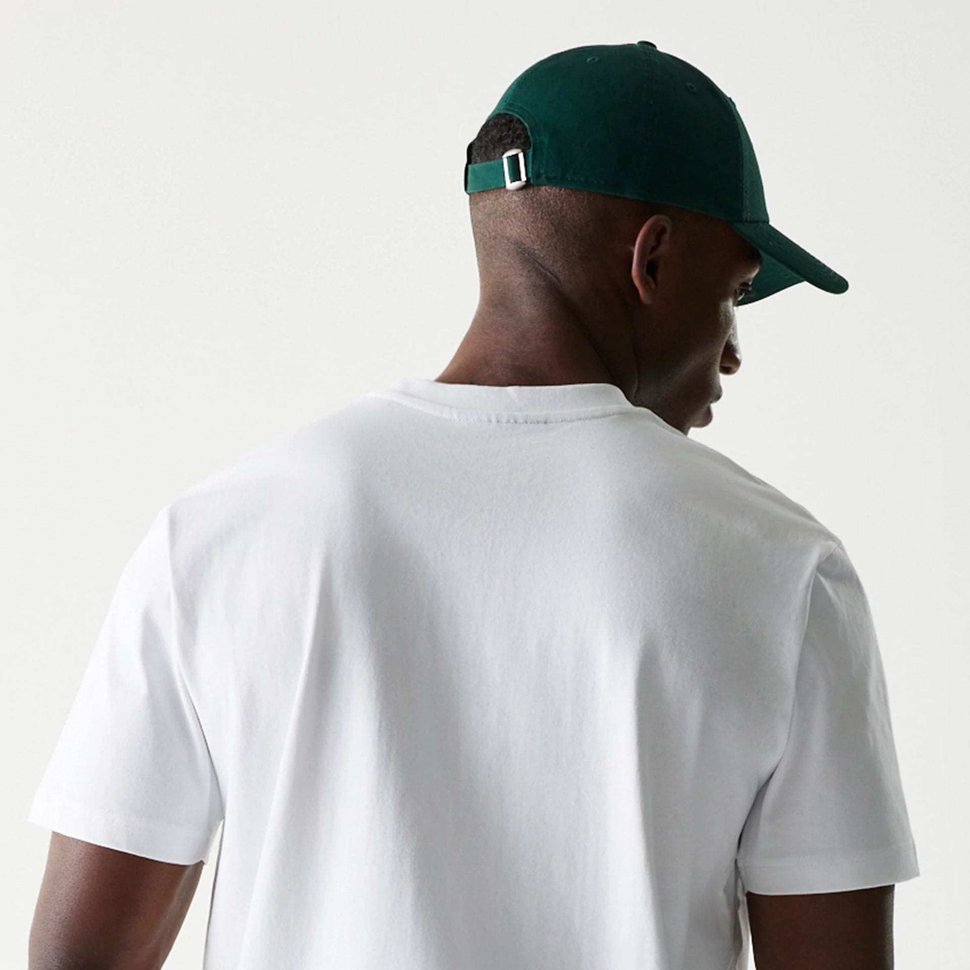 The Male model is wearing New York MLB Souvenir White Oversized T-Shirt 6