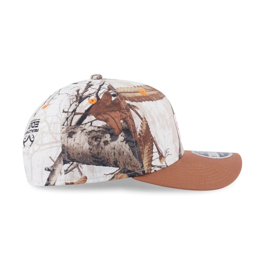 This is a New Era Earthy Skin Real Tree Snow 9SEVENTY Stretch Snap Adjustable Cap 4