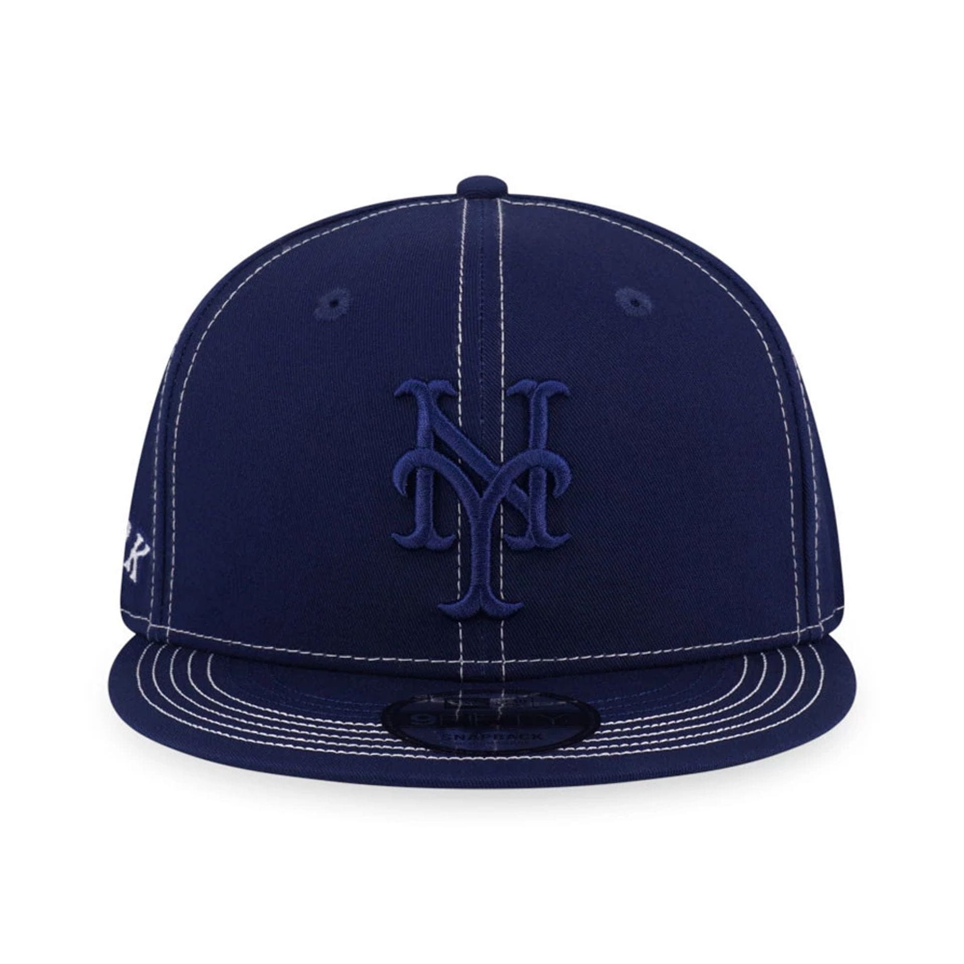 Pictured is this MLB Contrast Stitching New York Mets 9FIFTY Snapback cap in dark blue. 2