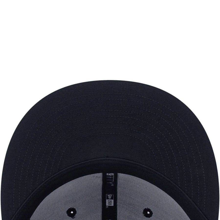 Pictured is this MLB Contrast Stitching LA Dodgers 9FIFTY Snapback cap in black. 6