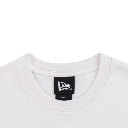 The model is wearing this MLB Forest Pack New York Yankees T-Shirt in white. 5