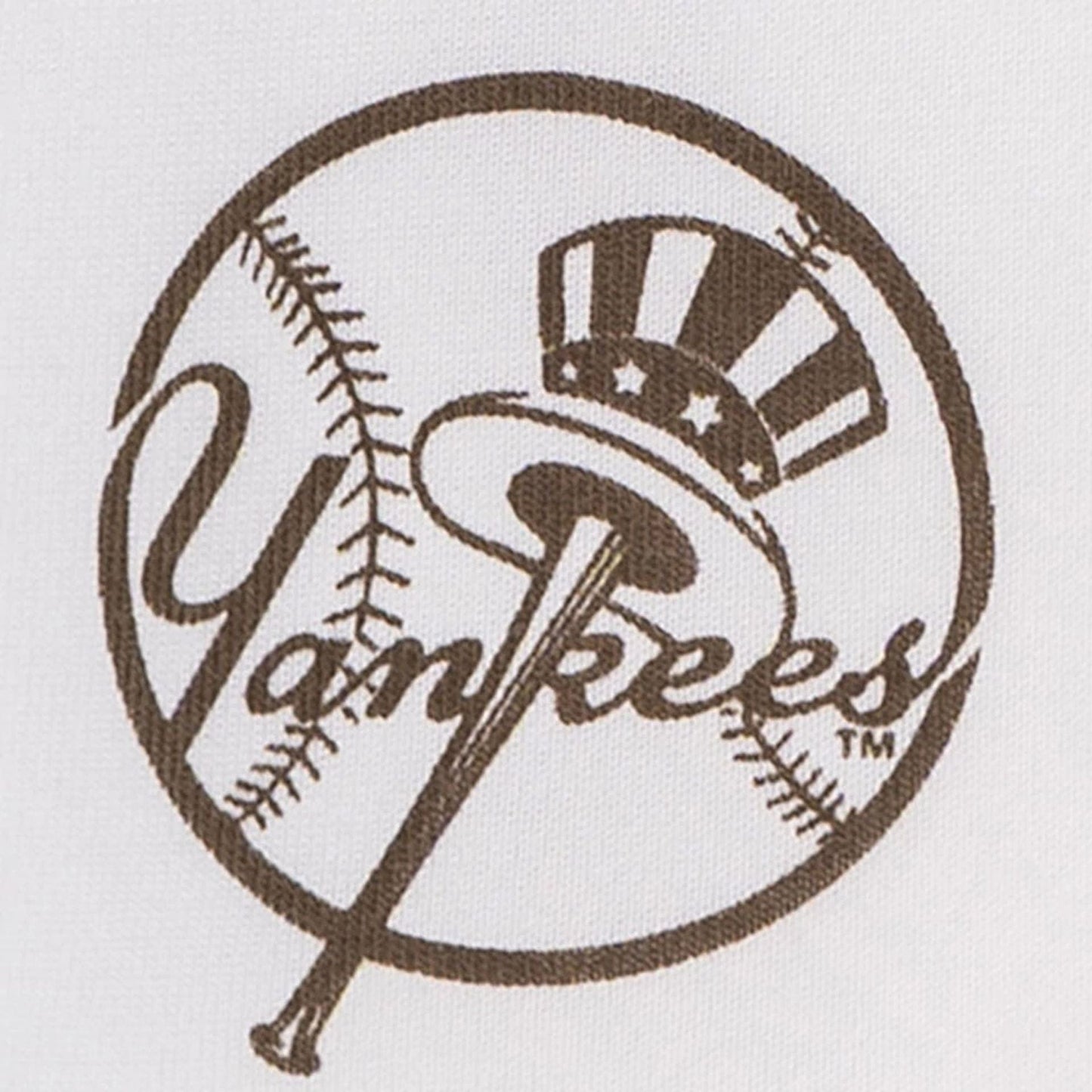 The model is wearing this MLB Forest Pack New York Yankees T-Shirt in white. 7