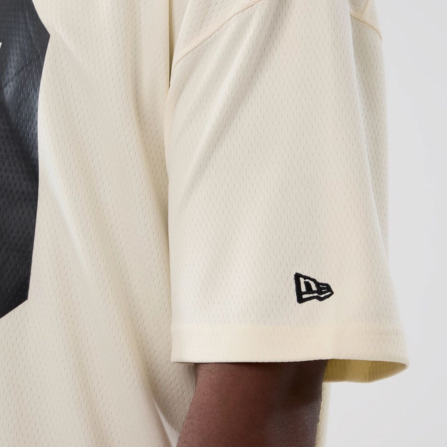 The model is wearing this NFL Historic Las Vegas Raiders Oversized T-Shirt in cream. 5