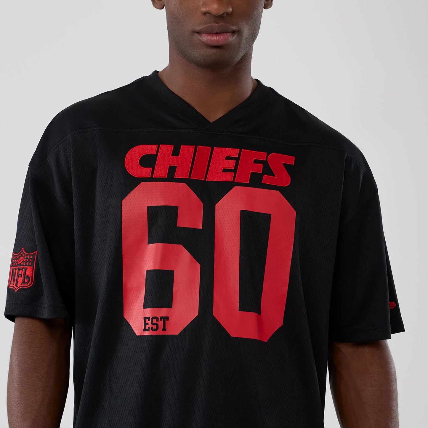 The model is wearing this NFL Historic Kansas City Chiefs Oversized T-Shirt in black. 3