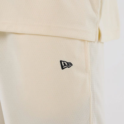 The model is wearing these NFL Historic Las Vegas Raiders shorts in cream. 7