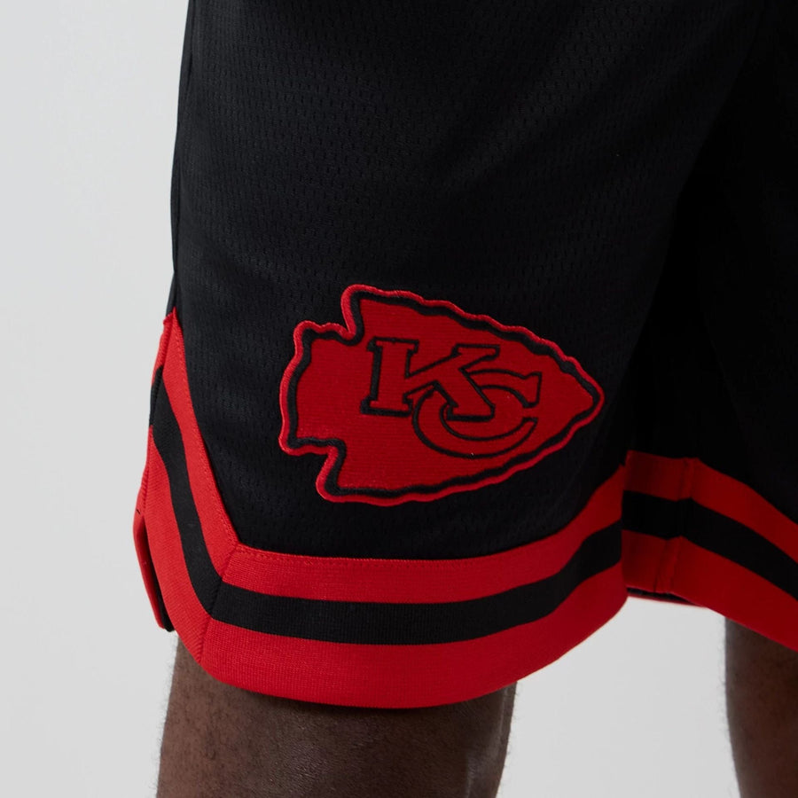 The model is wearing these NFL Historic Kansas City Chiefs shorts in black. 3