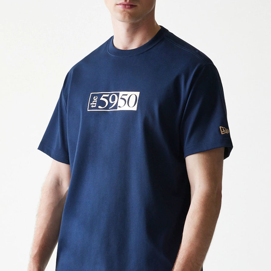 The Male model is wearing Retro Crown 59FIFTY Fitted Cap Description Navy T-Shirt 3