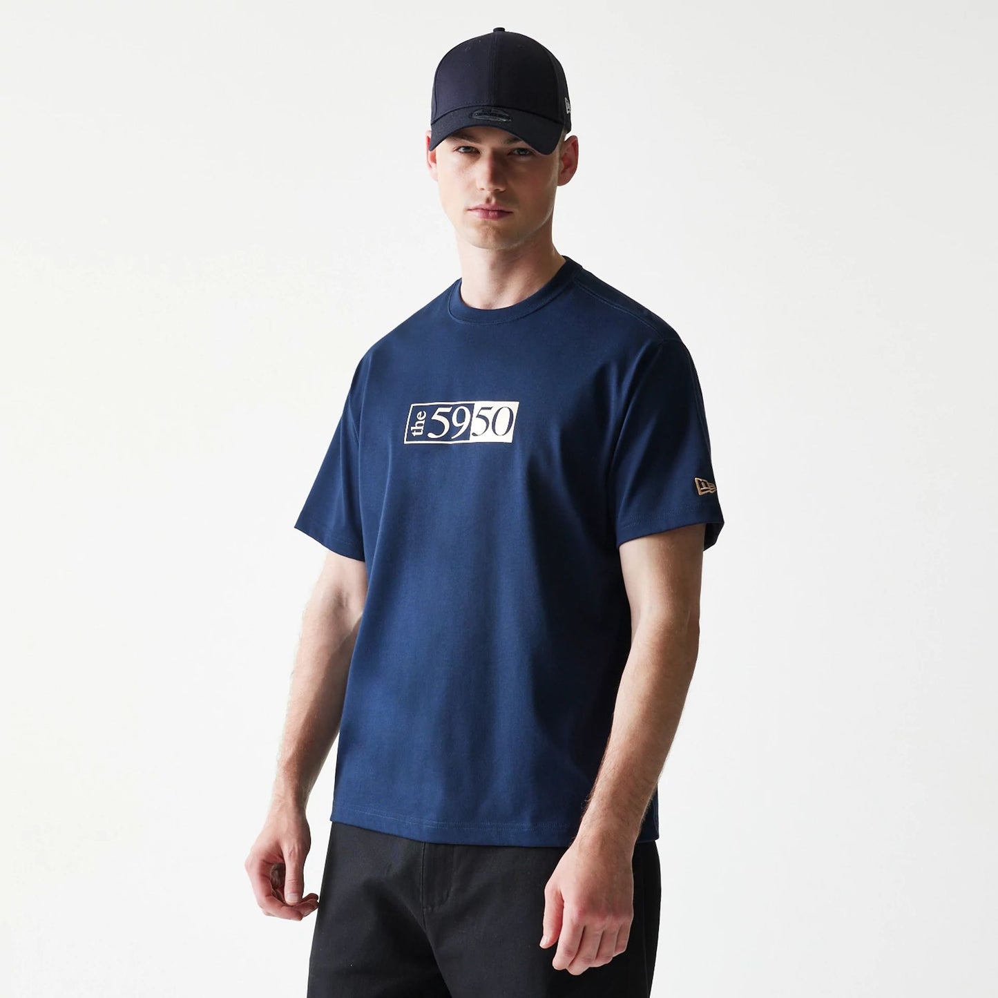 The Male model is wearing Retro Crown 59FIFTY Fitted Cap Description Navy T-Shirt 1