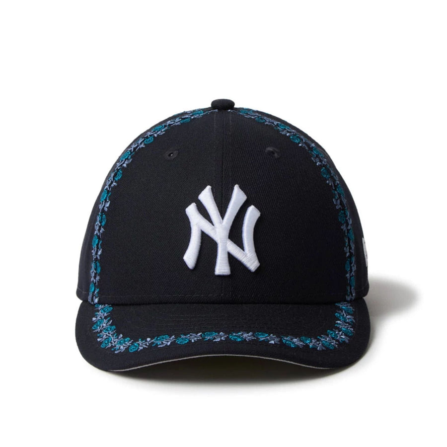 This is a New York Yankees MLB Rose Emblem Navy Low Profile 59FIFTY Fitted Cap 2