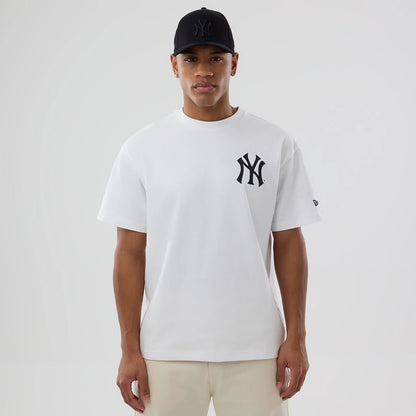 The model is wearing this MLB World New York Yankees T-Shirt in white. 1