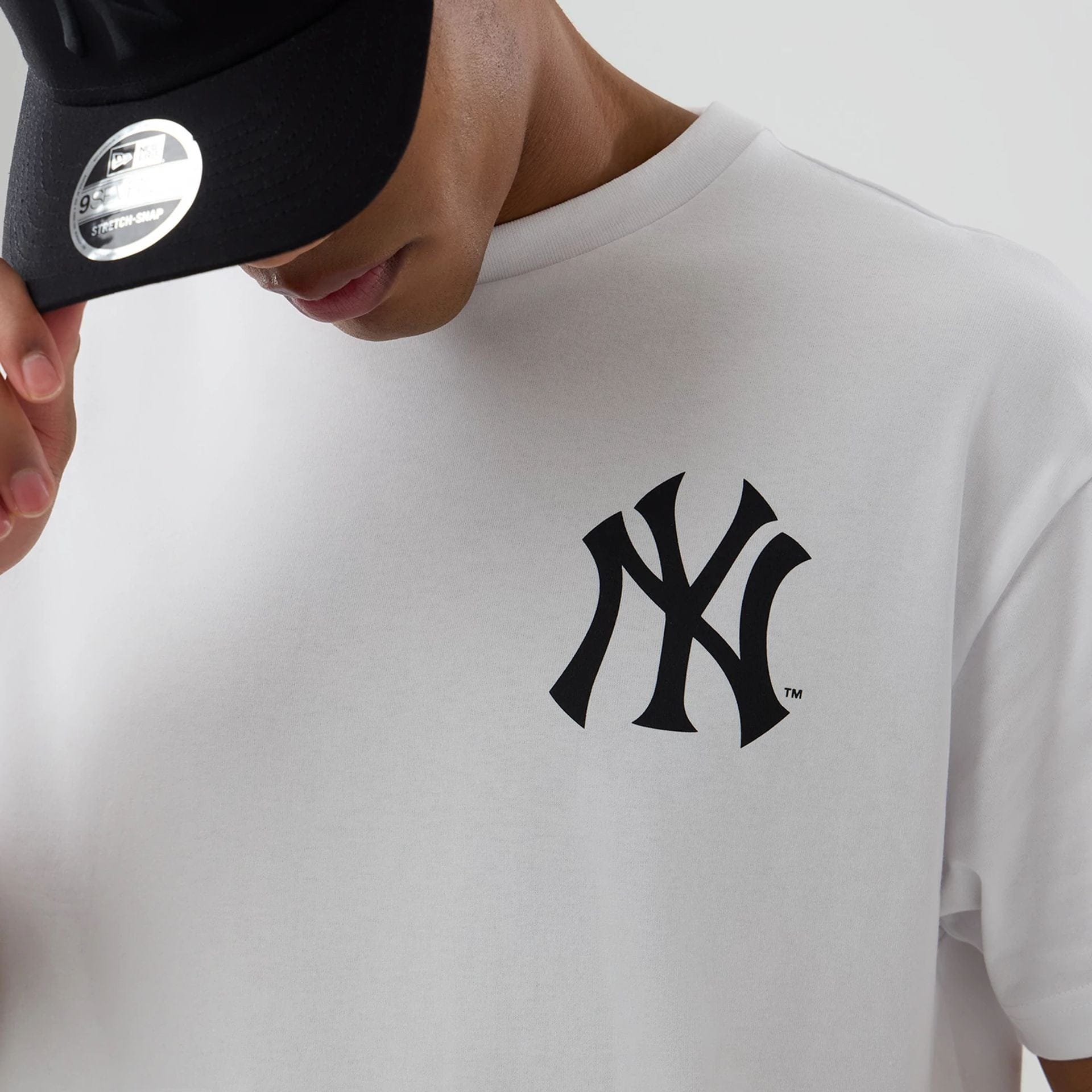 The model is wearing this MLB World New York Yankees T-Shirt in white. 6