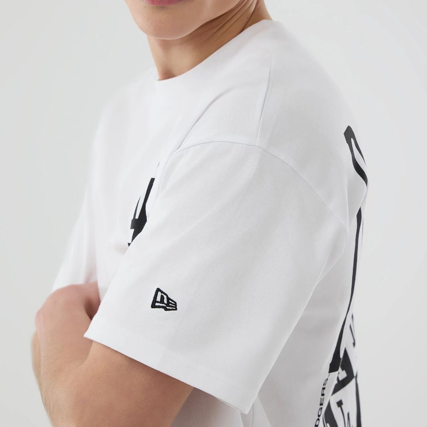 The model is wearing this MLB Chequered LA Dodgers T-Shirt in white. 4