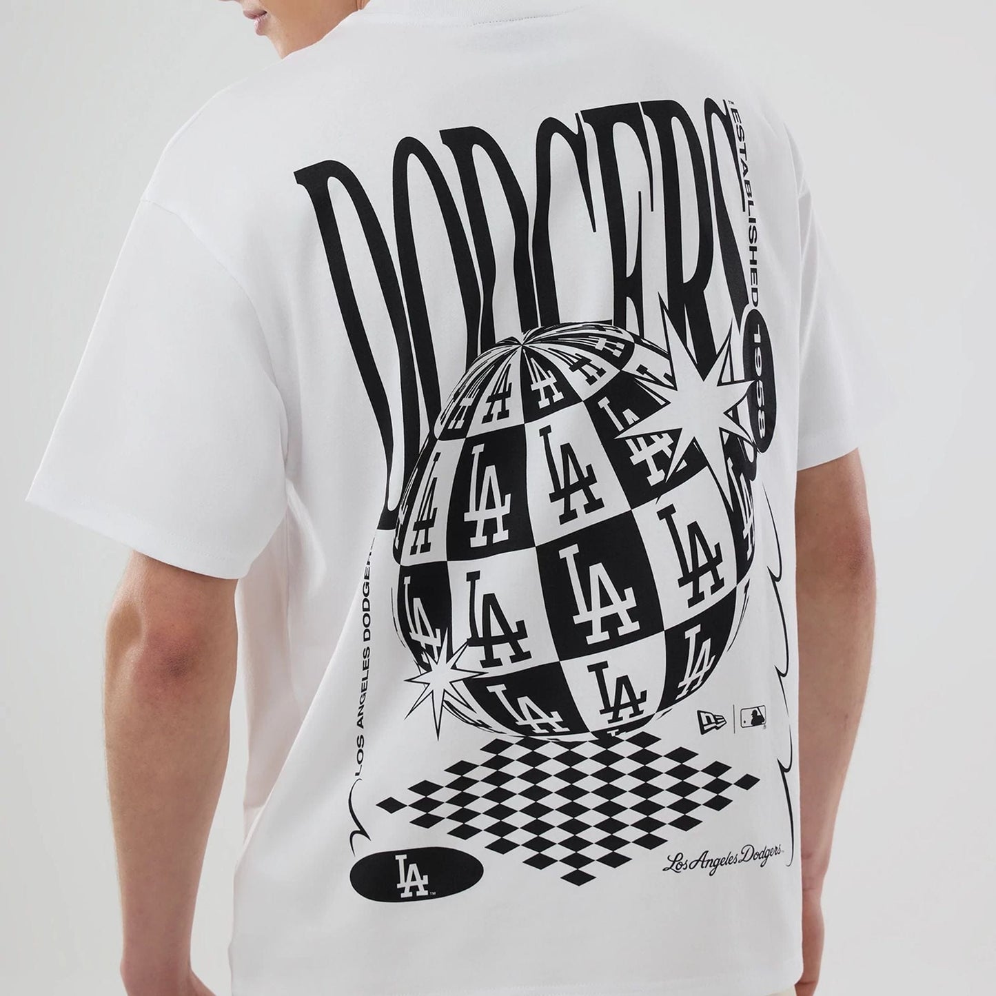 The model is wearing this MLB Chequered LA Dodgers T-Shirt in white. 3