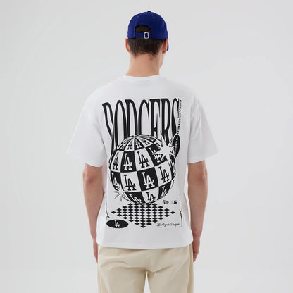 The model is wearing this MLB LA Dodgers T-Shirt in white. 2
