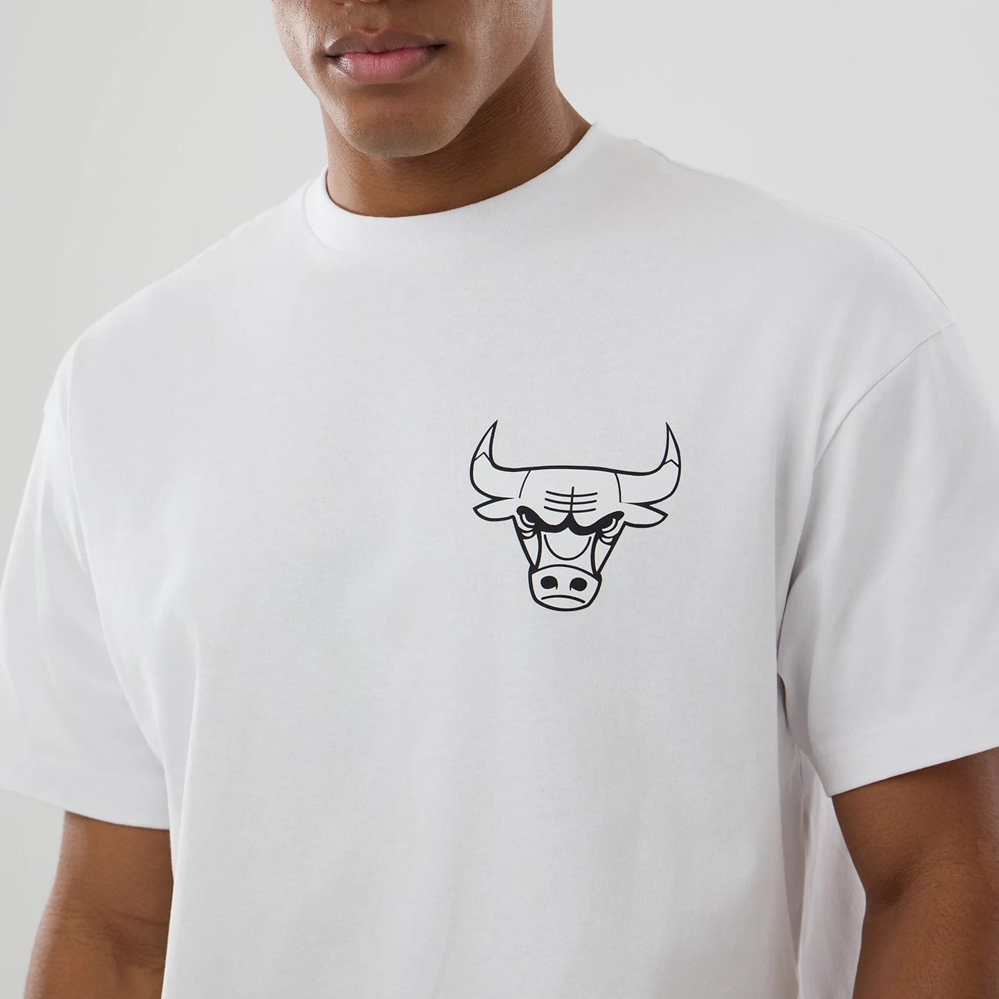 The model is wearing this NBA World Chicago Bulls T-Shirt in white. 4