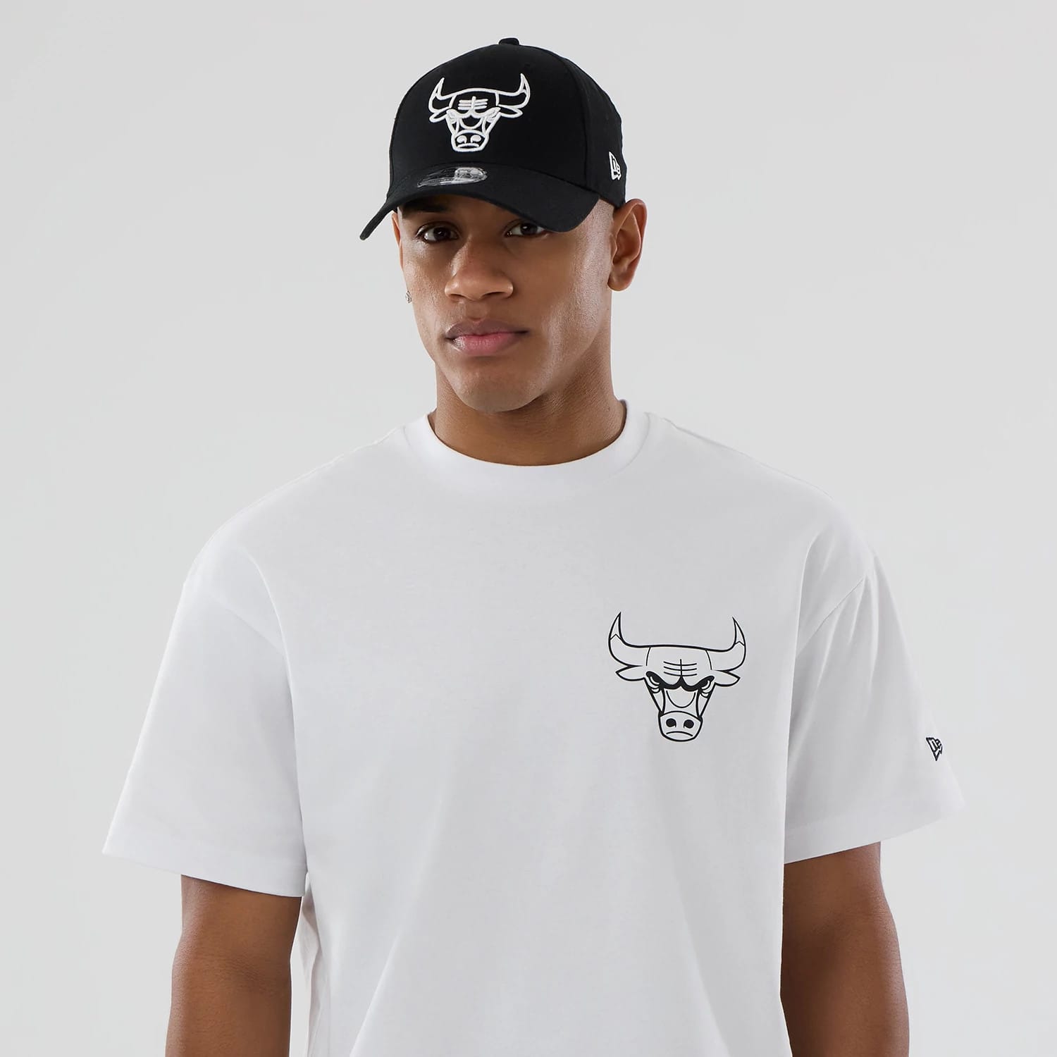 The model is wearing this NBA World Chicago Bulls T-Shirt in white. 6