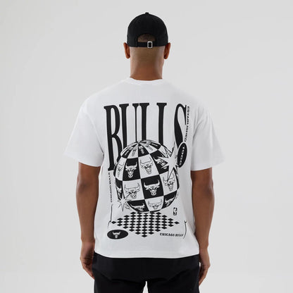 The model is wearing this NBA World Chicago Bulls T-Shirt in white. 2