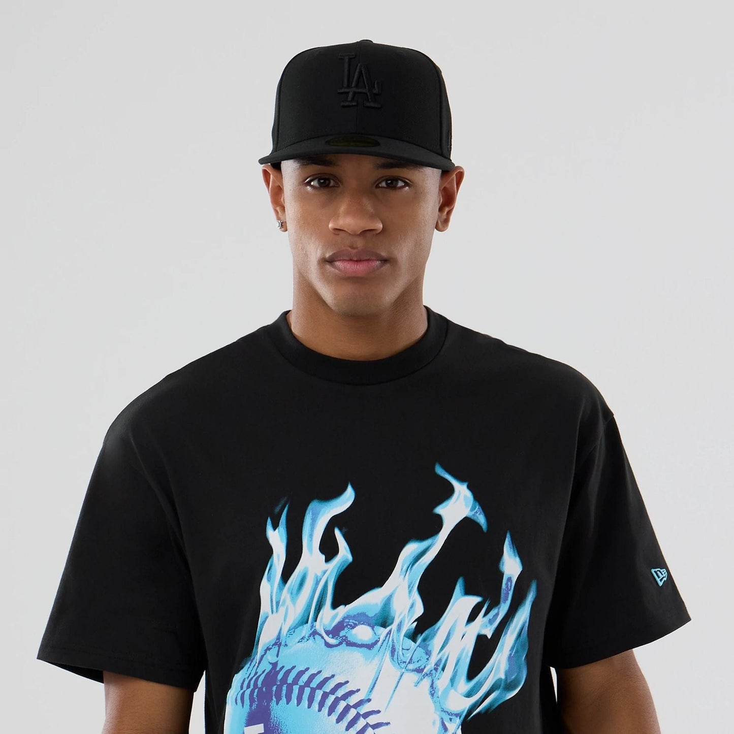 The model is wearing this MLB On Fire LA Dodgers Oversized T-Shirt in black. 6