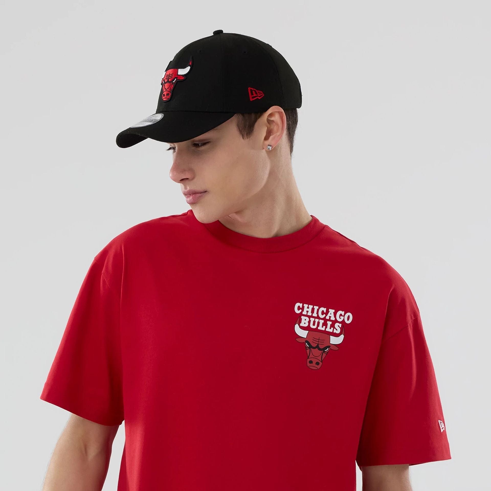 The model is wearing this NBA logo Chicago Bulls T-Shirt in red. 7