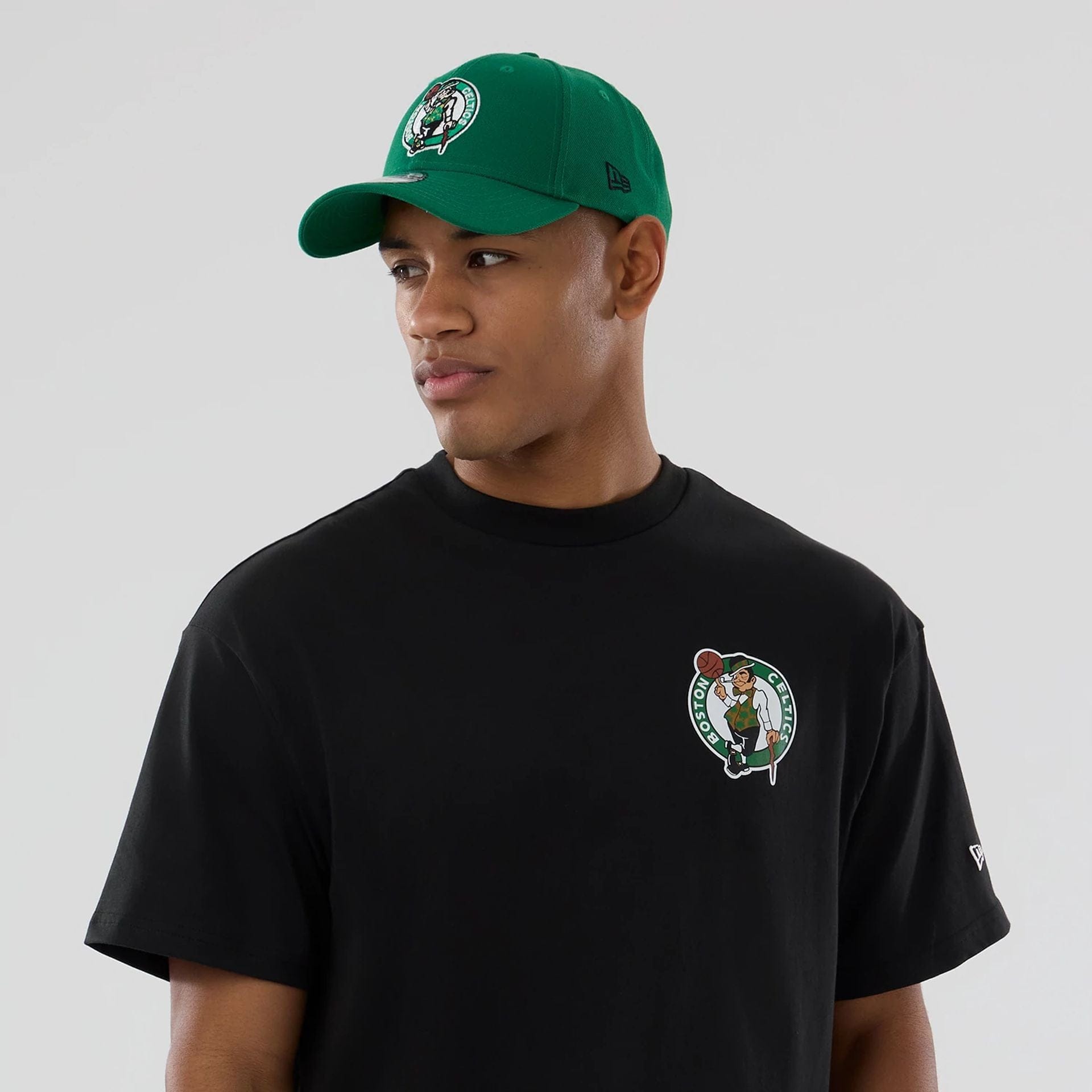 The model is wearing this NBA logo Boston Celtics T-Shirt in black. 6