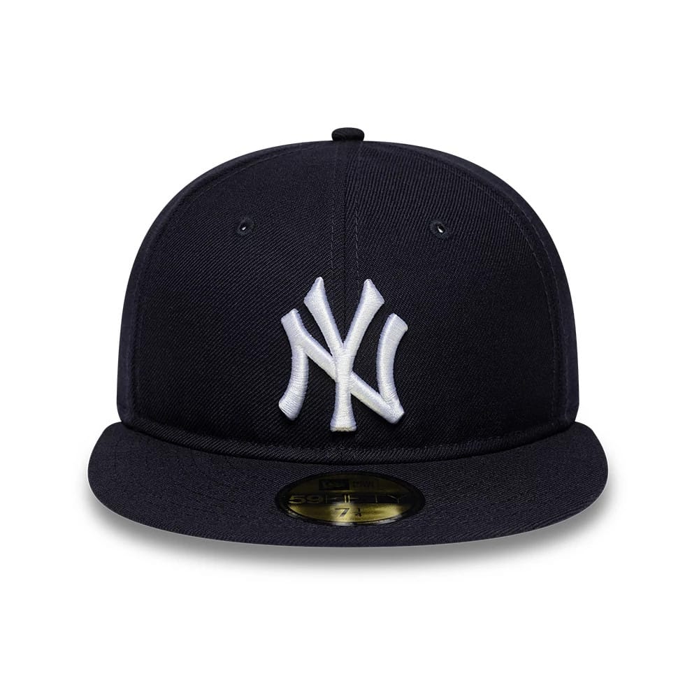 Pictured is this MLB Soft Buckram New York Yankees 59FIFTY Fitted cap in navy. 3