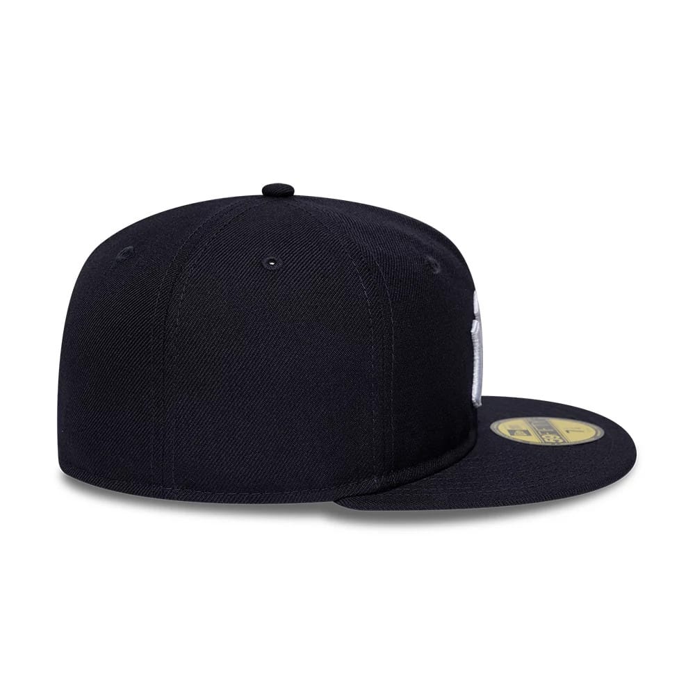 Pictured is this MLB Soft Buckram New York Yankees 59FIFTY Fitted cap in navy. 6