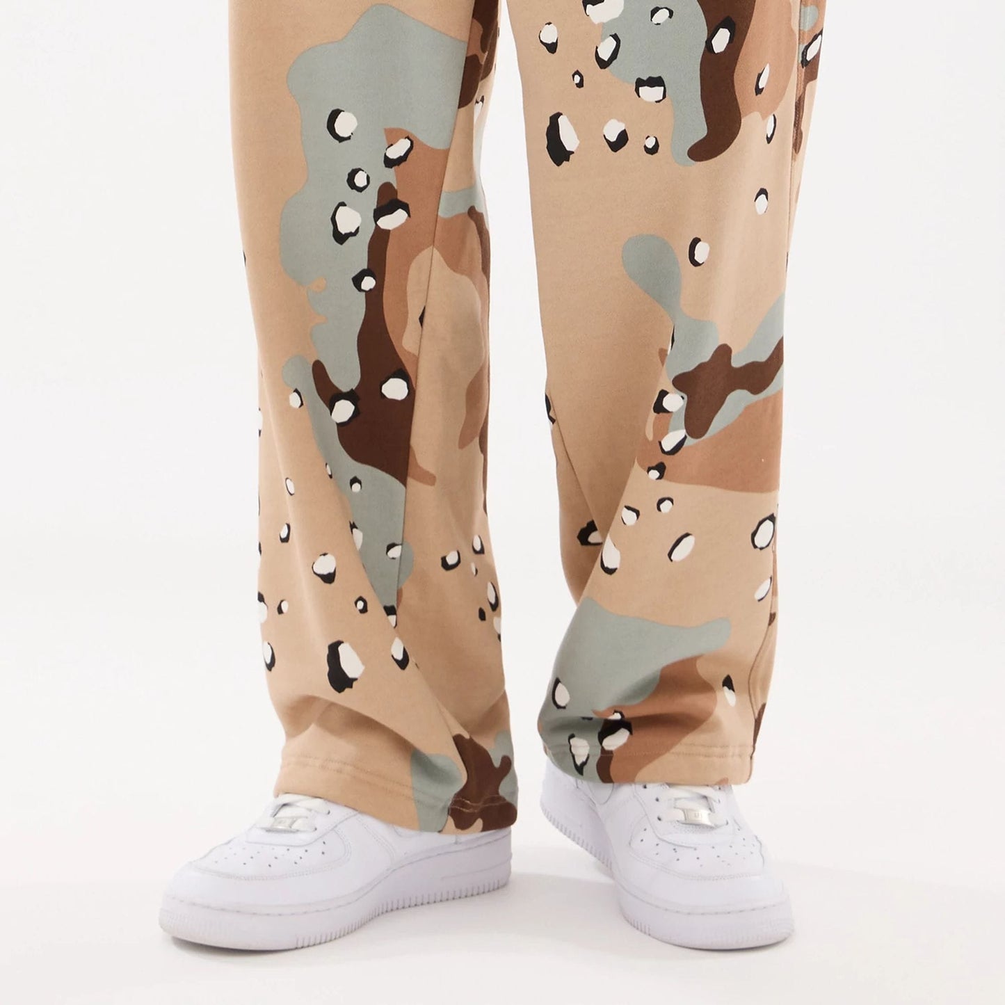 The model is wearing these New Era Desert Camo Joggers. 6