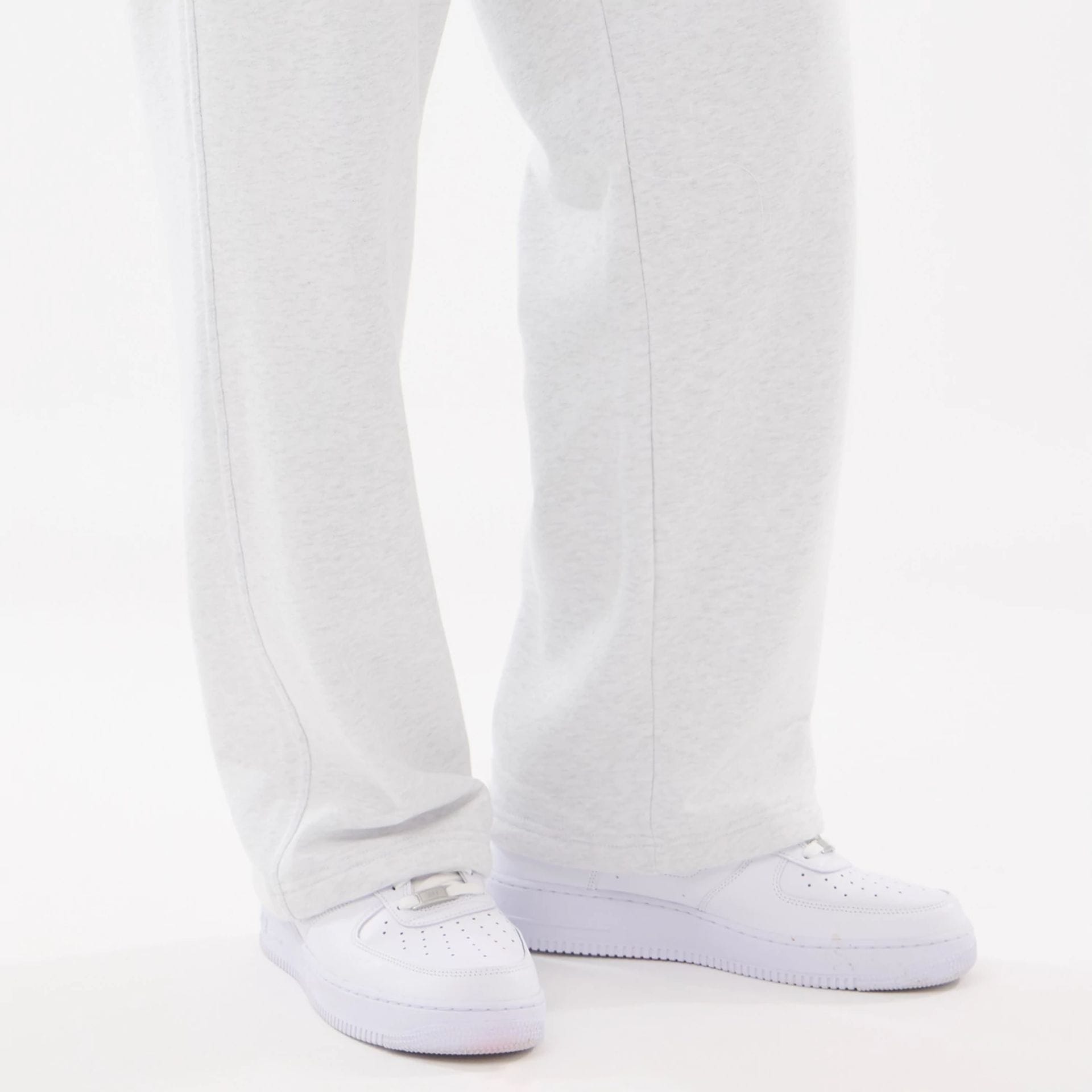 The model is wearing this MLB Comfort LA Dodgers Joggers in grey. 5