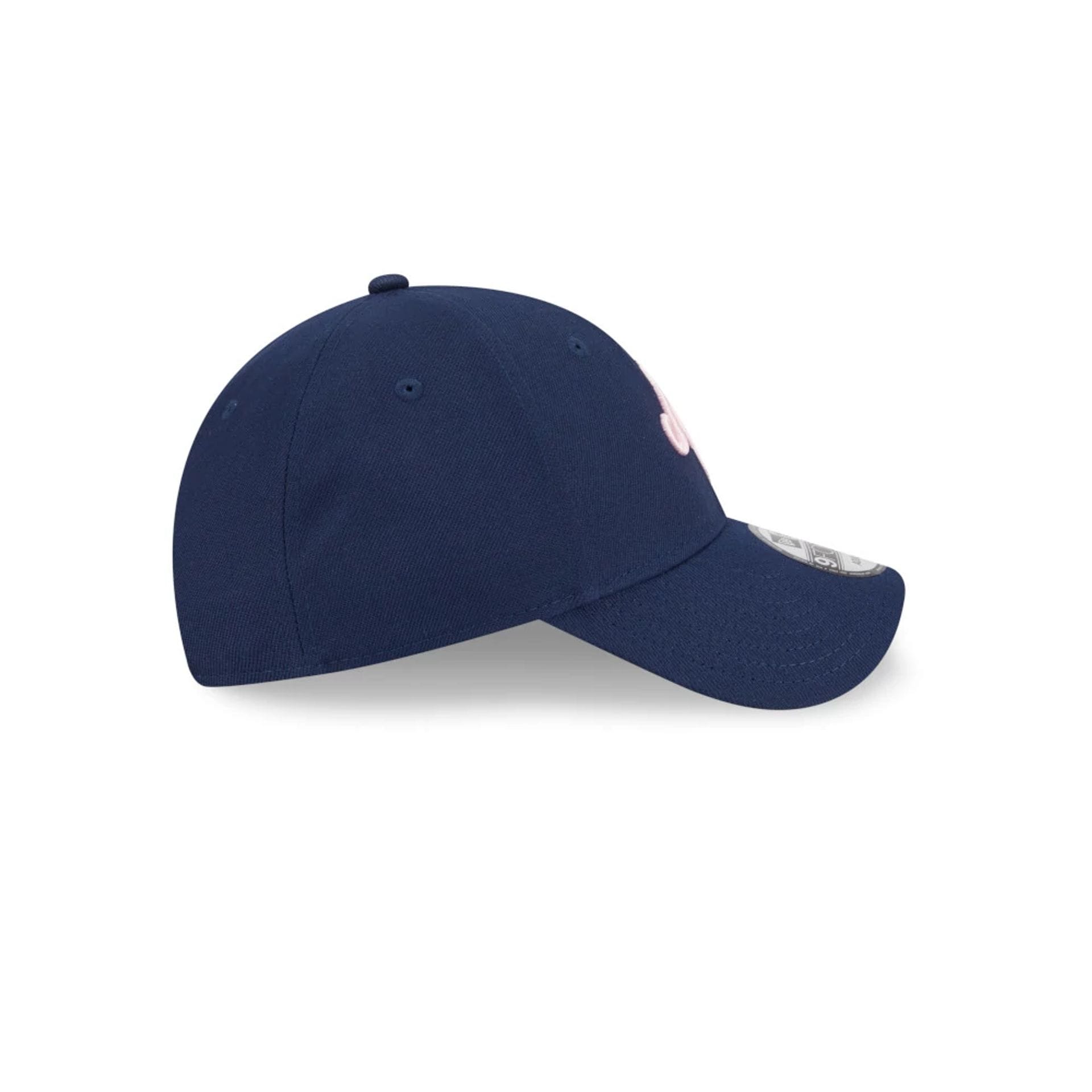 Pictured is this New Era Sakura 9FORTY cap in dark blue. 6
